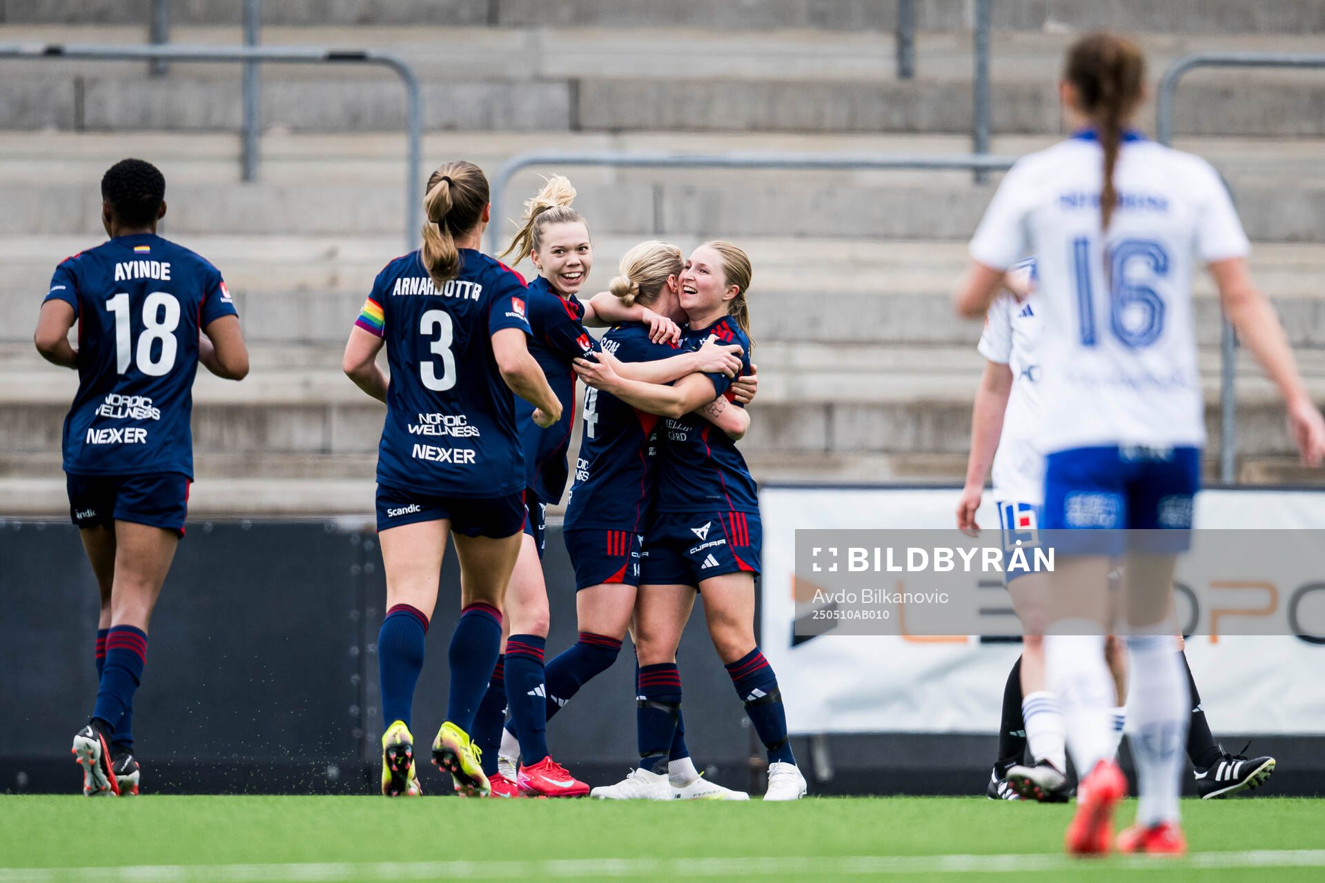 Rosengårds Hanna Andersson jublar efter 1-0 under fotbollsmatchen i Damallsvenskan mellan Rosengård och IFK Norrköping den 10 maj 2025 i Malmö.