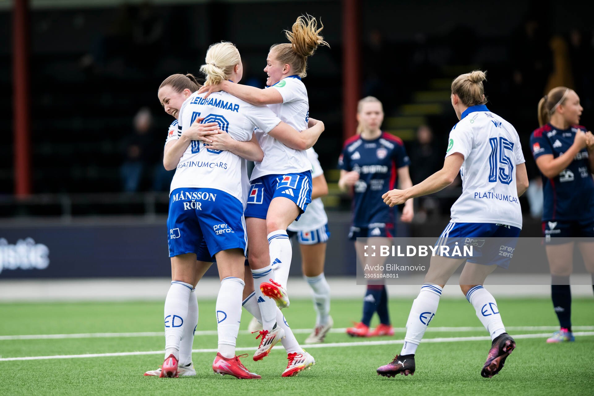 IFK Norrköpings Wilma Leidhammar, Dana Leskinen jublar efter 1:1 målet under fotbollsmatchen i Damallsvenskan mellan Rosengård och IFK Norrköping den 10 maj 2025 i Malmö.