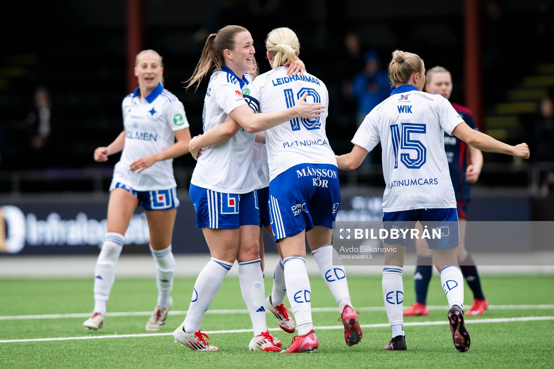 IFK Norrköpings spelare jublar efter 1:1 målet under fotbollsmatchen i Damallsvenskan mellan Rosengård och IFK Norrköping den 10 maj 2025 i Malmö.
