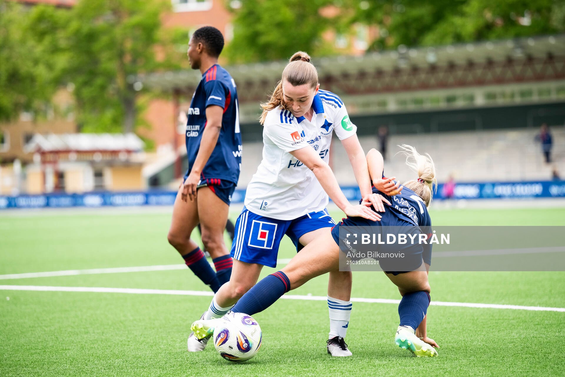 Rosengårds Emilie Woldvik och IFK Norrköpings Carrie Jones