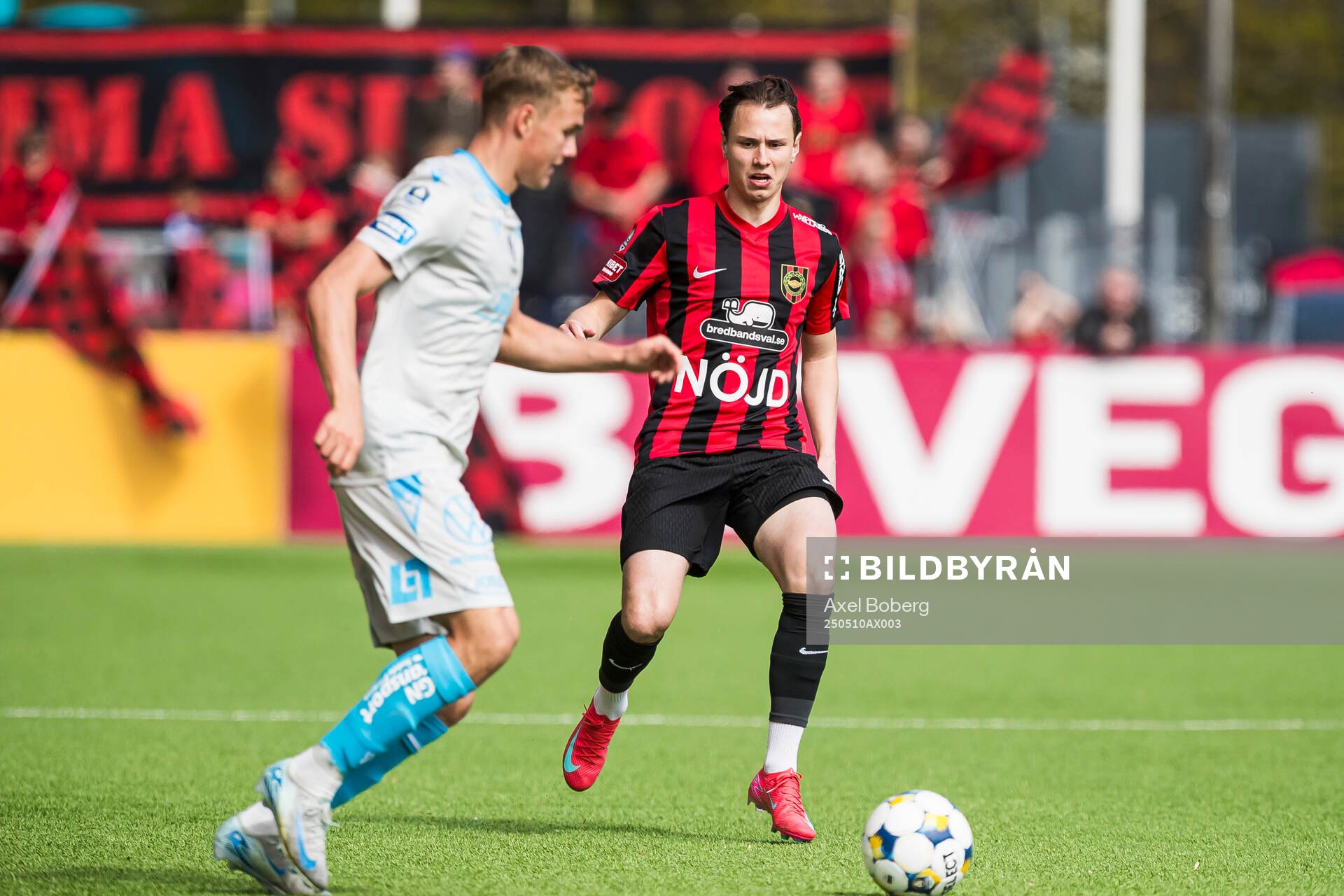Brommapojkarnas Alex Timossi Andersson under fotbollsmatchen i Allsvenskan mellan Brommapojkarna och Halmstad den 10 maj 2025 i Stockholm.