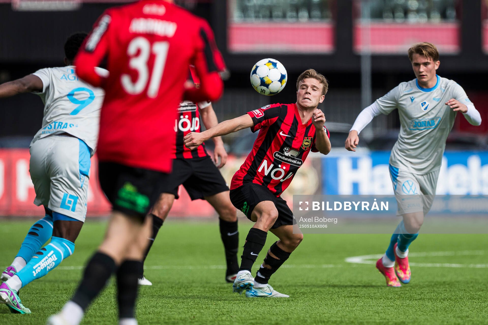 Brommapojkarnas Wilmer Odefalk under fotbollsmatchen i Allsvenskan mellan Brommapojkarna och Halmstad den 10 maj 2025 i Stockholm. 