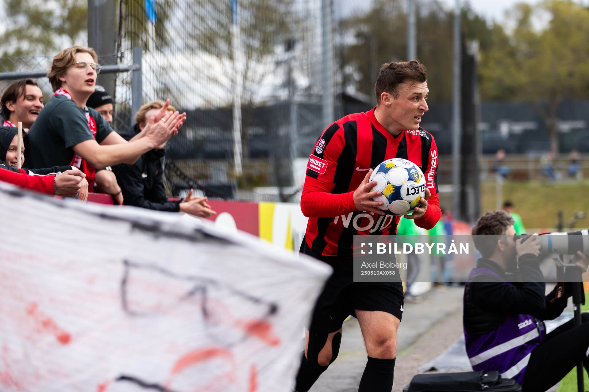 Brommapojkarnas Adam Skanning Jakobsen under fotbollsmatchen i Allsvenskan mellan Brommapojkarna och Halmstad den 10 maj 2025 i Stockholm.