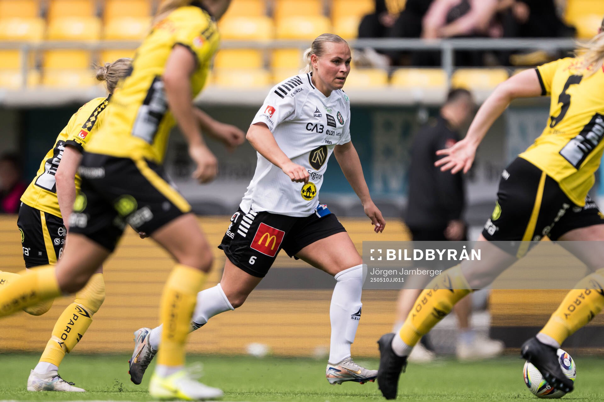 Örebro SKs Molly Wiklander under fotbollsmatchen i Elitettan mellan Elfsborg och Örebro SK den 10 maj 2025 i Borås. 