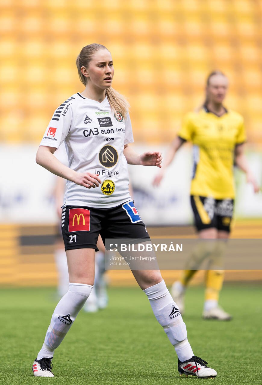 Örebro SKs Ida Sörling under fotbollsmatchen i Elitettan mellan Elfsborg och Örebro SK den 10 maj 2025 i Borås. 