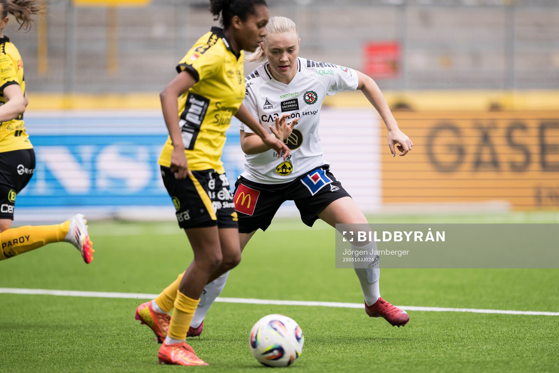 Örebro SKs Selma Rajakangas under fotbollsmatchen i Elitettan mellan Elfsborg och Örebro SK den 10 maj 2025 i Borås. 