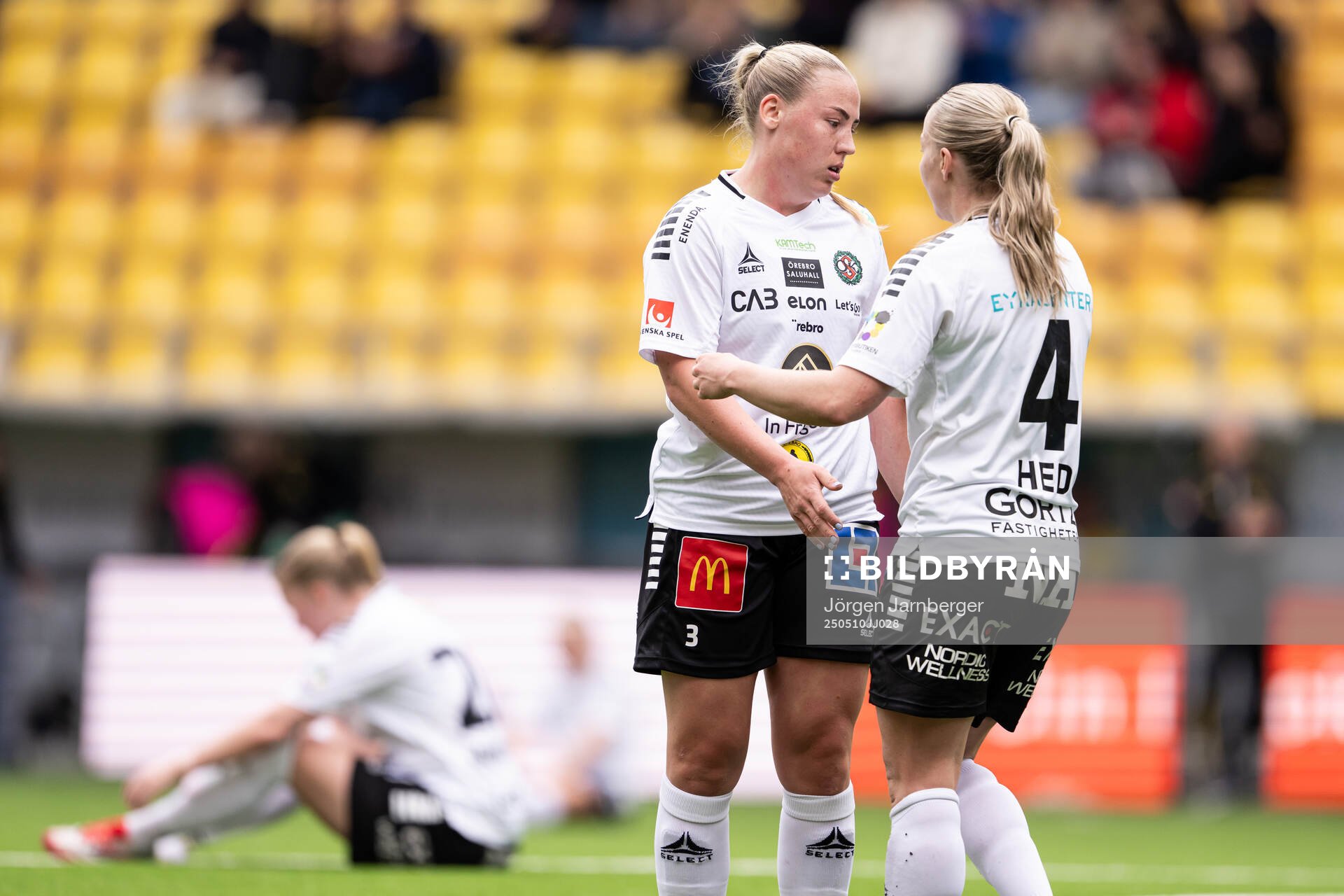 Örebro SKs Ebba Cabander och Alva Hed deppar