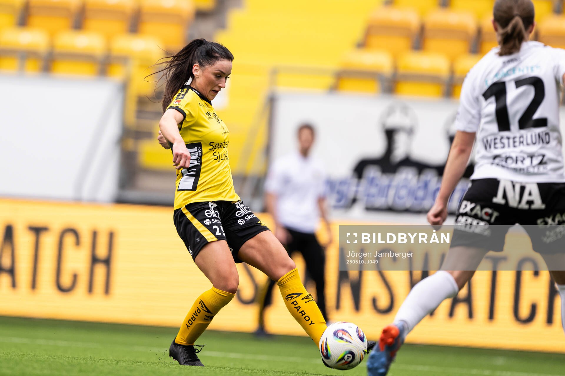 Elfsborgs Izabella Bergström under fotbollsmatchen i Elitettan mellan Elfsborg och Örebro SK den 10 maj 2025 i Borås. 