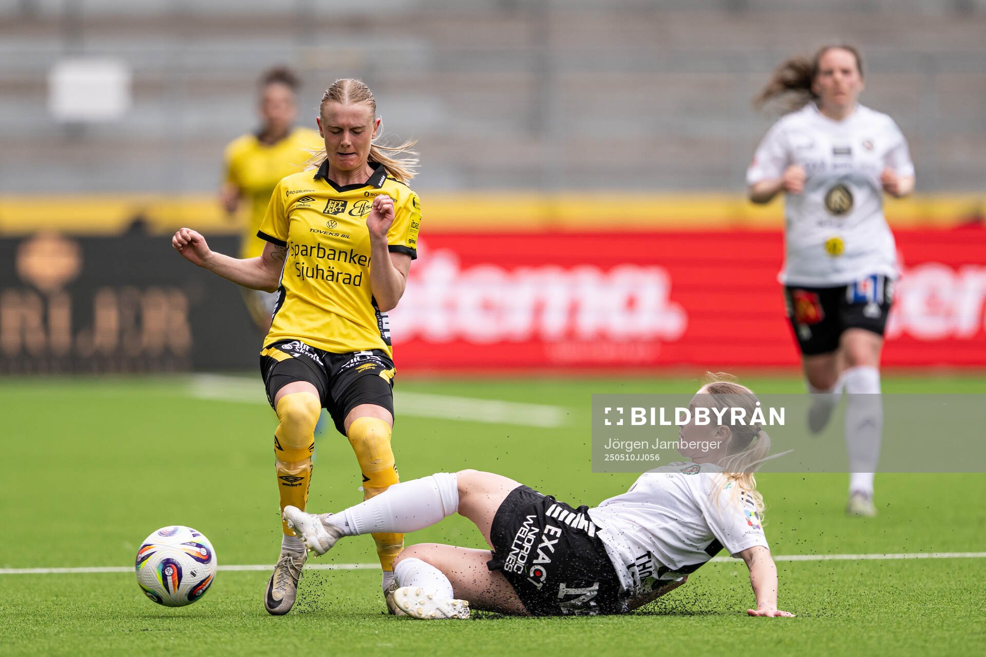 Elfsborgs Hanna Jiozon och Örebro SKs Nellie Törngren