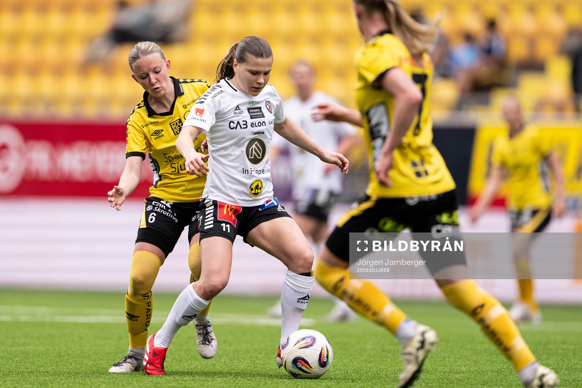 Elfsborgs Hanna Gunnarsson och Örebro SKs Cornelia Karlsson