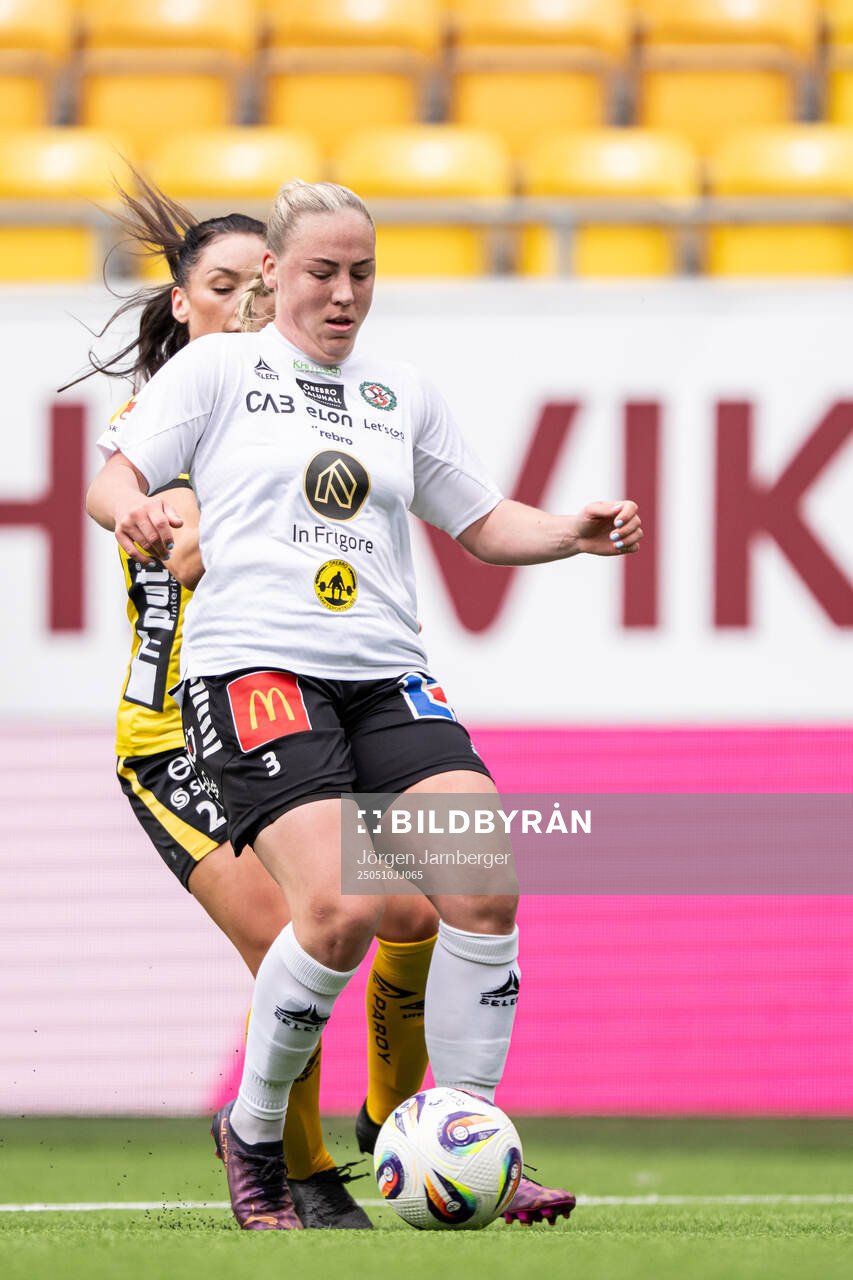 Örebro SKs Ebba Cabander under fotbollsmatchen i Elitettan mellan Elfsborg och Örebro SK den 10 maj 2025 i Borås. 