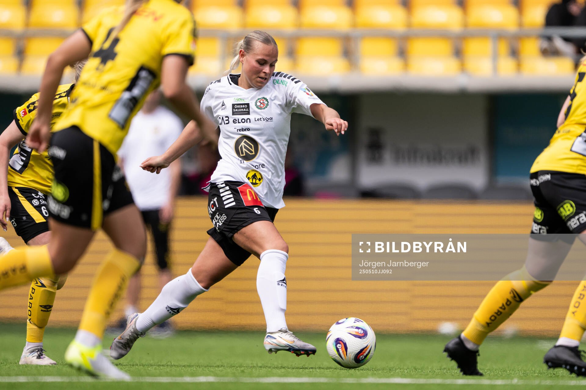 Örebro SKs Molly Wiklander under fotbollsmatchen i Elitettan mellan Elfsborg och Örebro SK den 10 maj 2025 i Borås. 