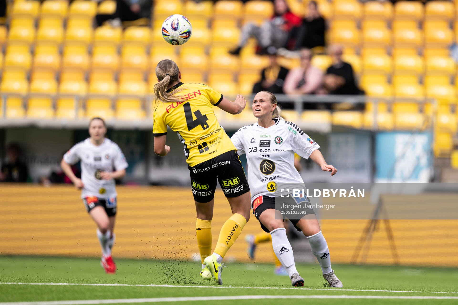 Örebro SKs Molly Wiklander under fotbollsmatchen i Elitettan mellan Elfsborg och Örebro SK den 10 maj 2025 i Borås. 