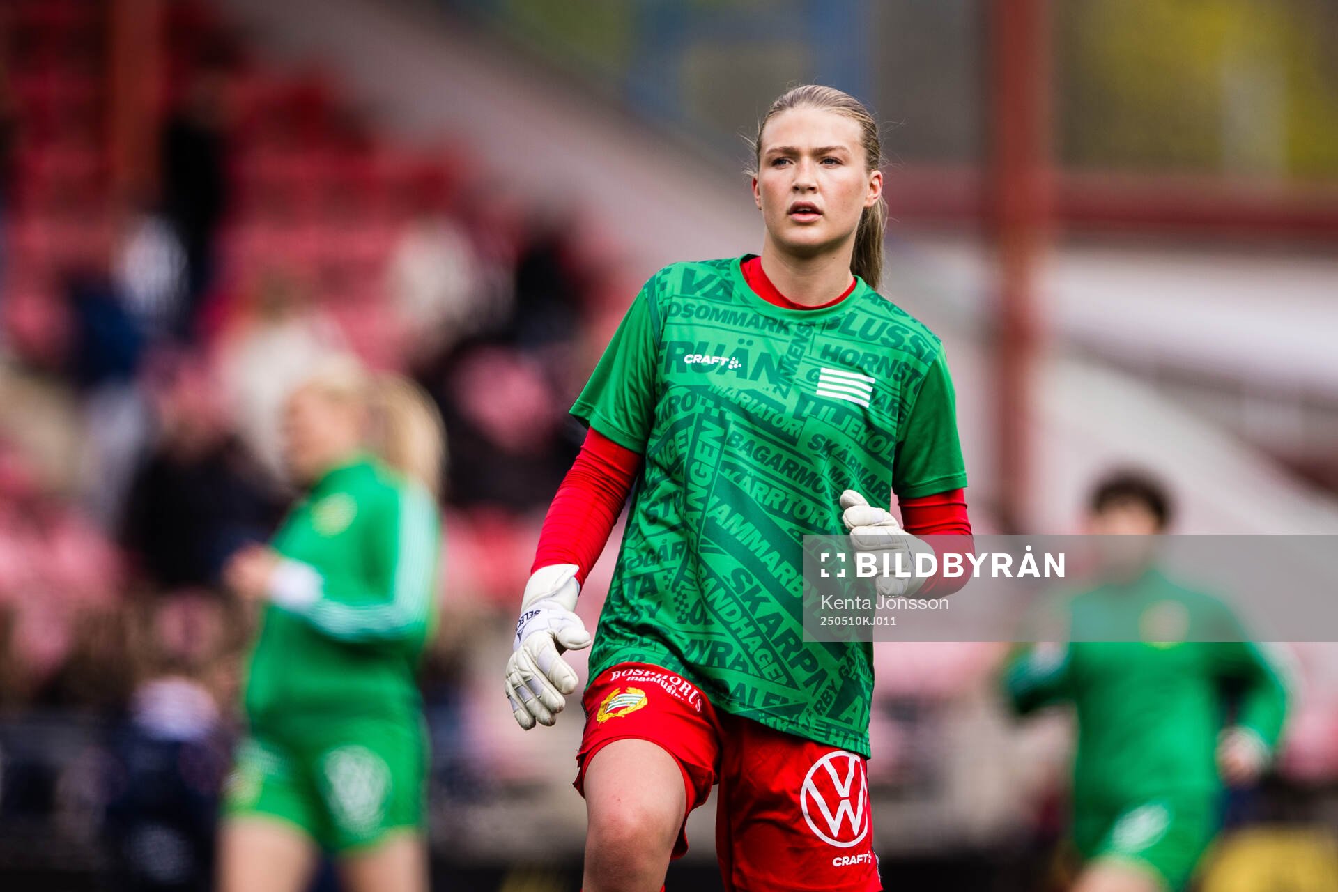 Hammarbys målvakt Fanny Jurander under uppvärmningen inför fotbollsmatchen i Damallsvenskan mellan AIK och Hammarby den 10 maj 2025 i Stockholm.