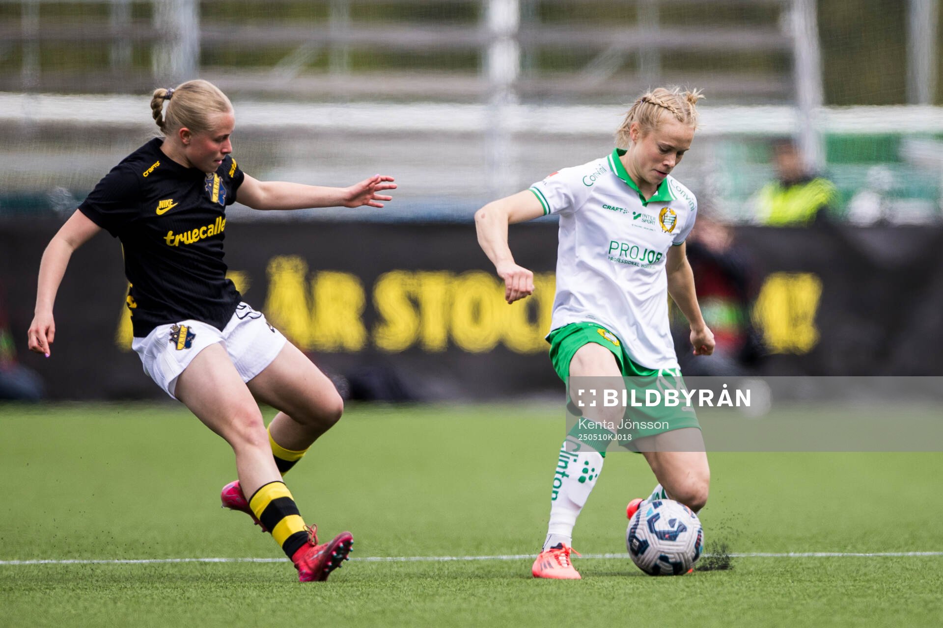 AIKs Nova Selin och Hammarbys Julie Blakstad