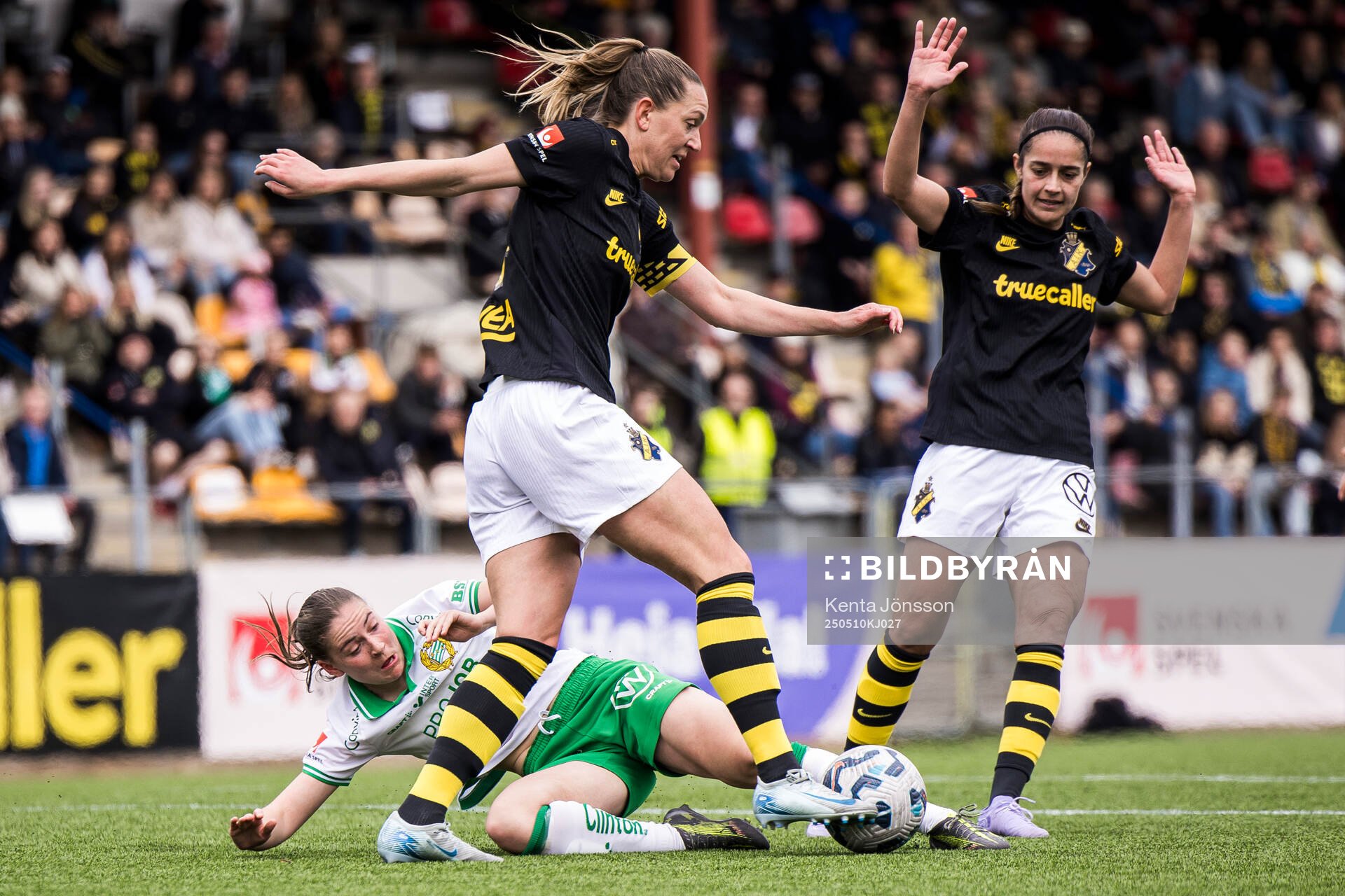Hammarbys Smilla Vallotto och AIKs Jennie Nordin