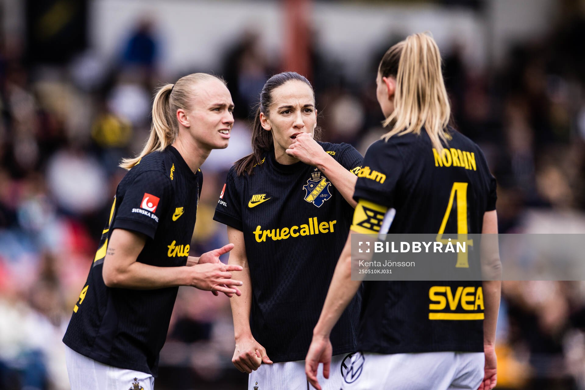 AIKs Matilda Plan, Anna Oskarsson och Jennie Nordin deppar