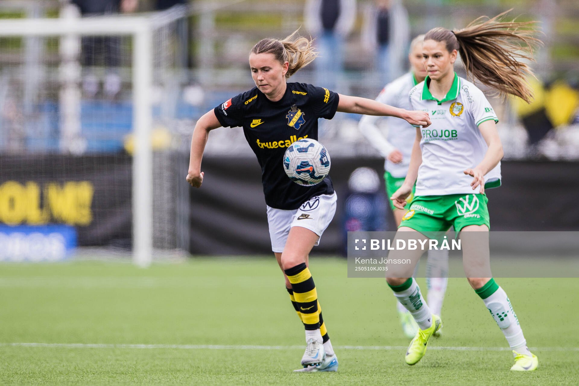 AIKs Adelisa Grabus och Hammarbys Bella Andersson