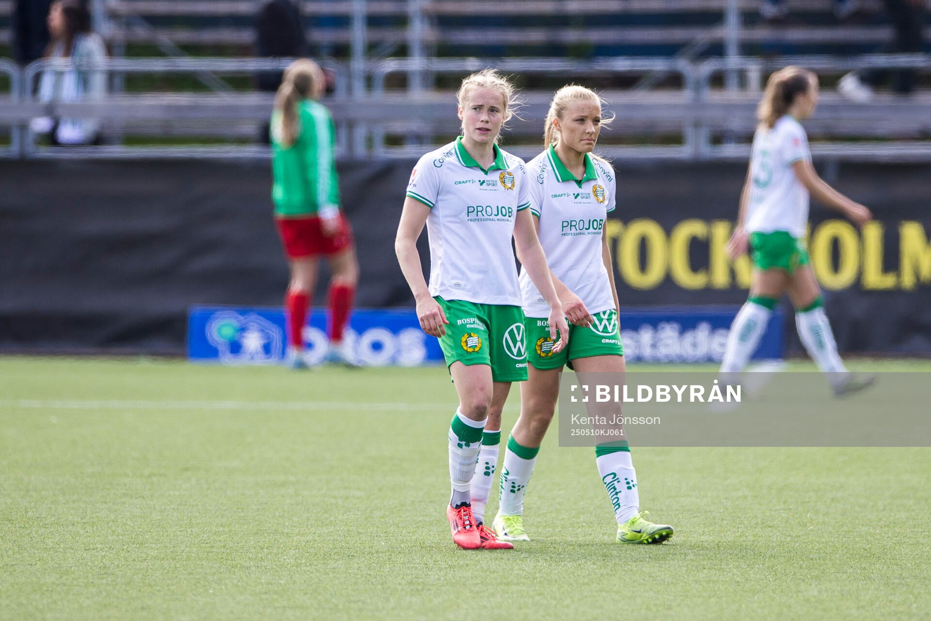 Halmstads Julie Blakstad och Smilla Holmberg deppar