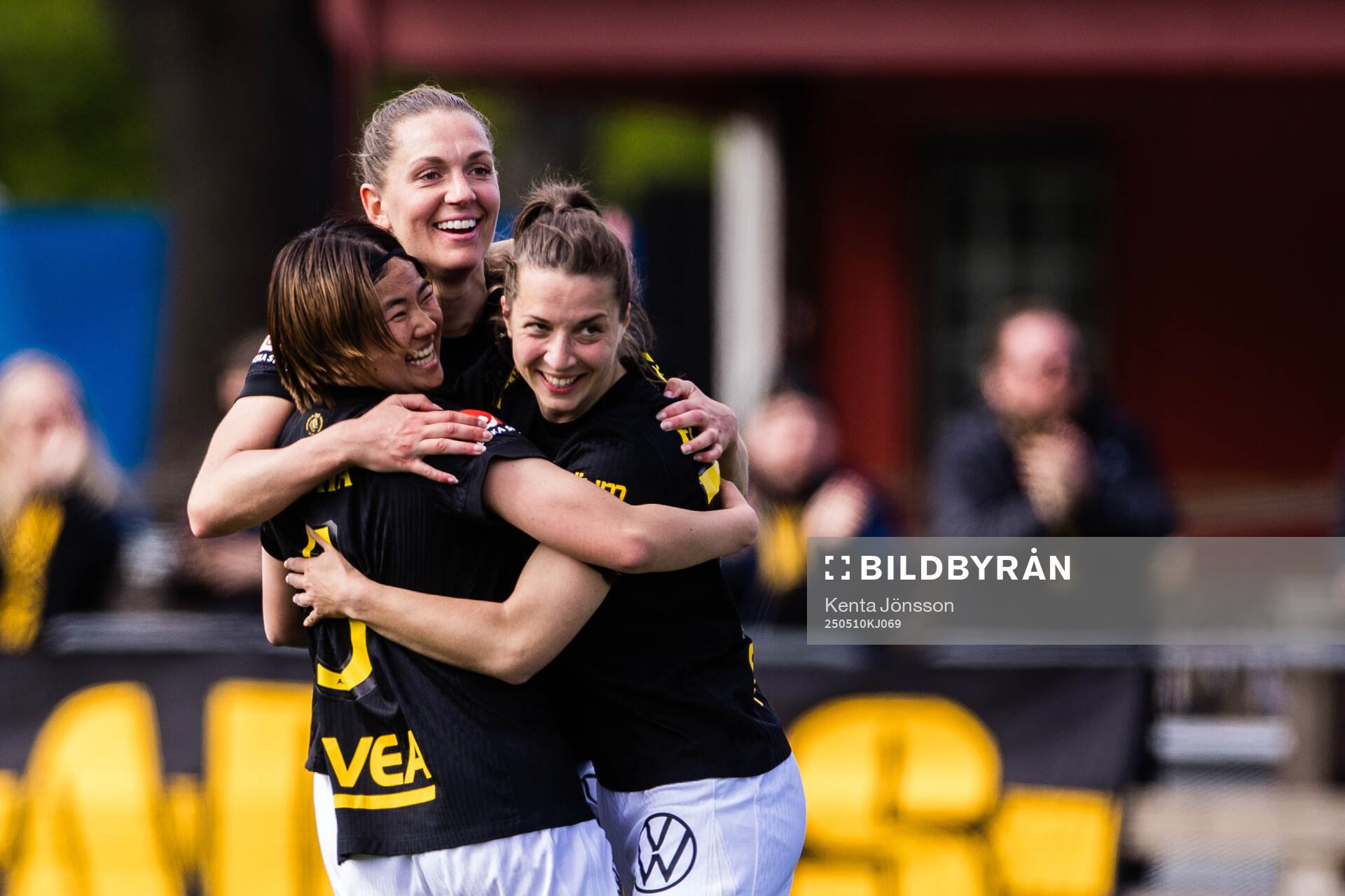 AIKs Haruna Tabata, Jennie Nordin och Patrícia Fischerova