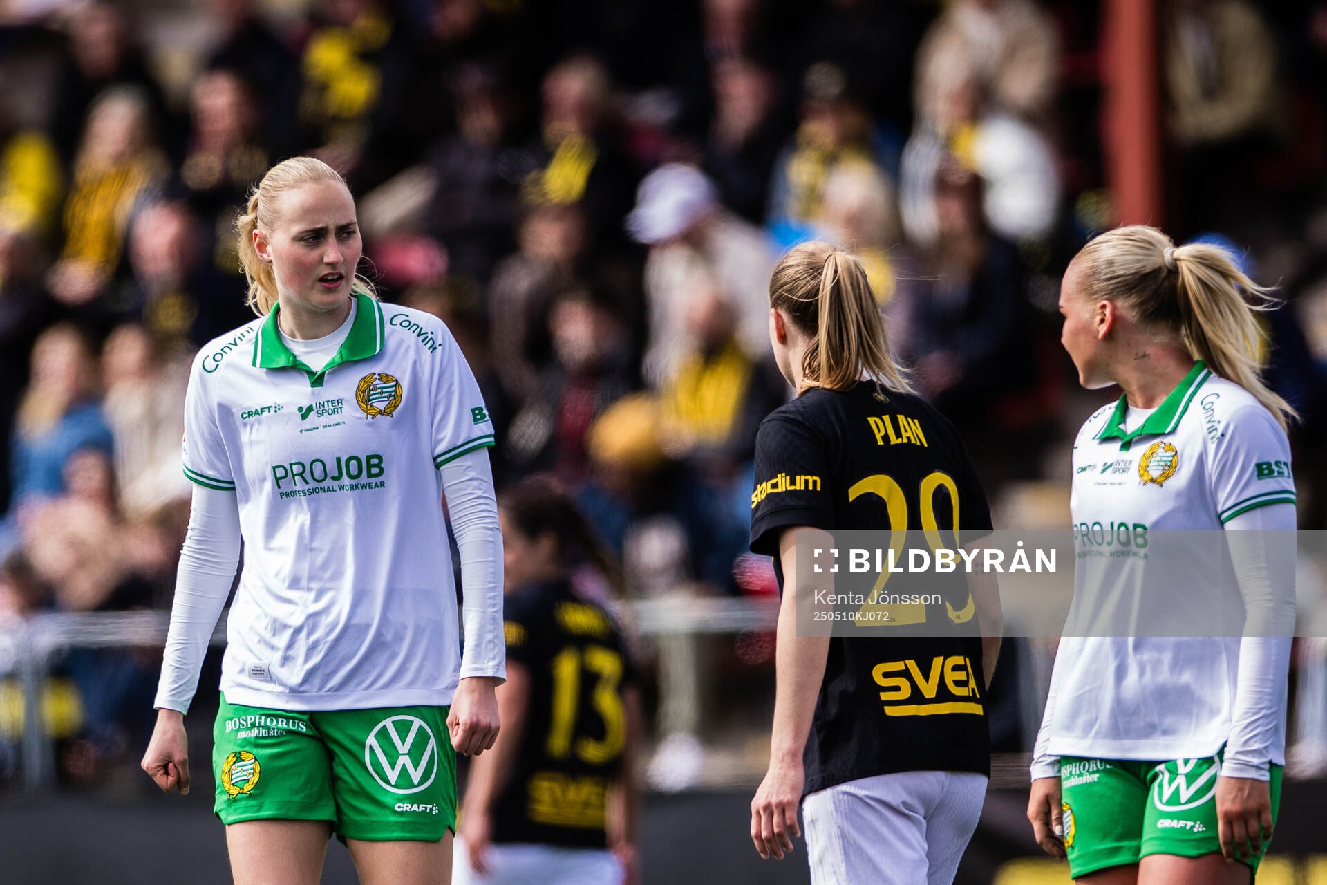 Hammarbys Emelie Bragstad och Cathinka Tandberg deppar