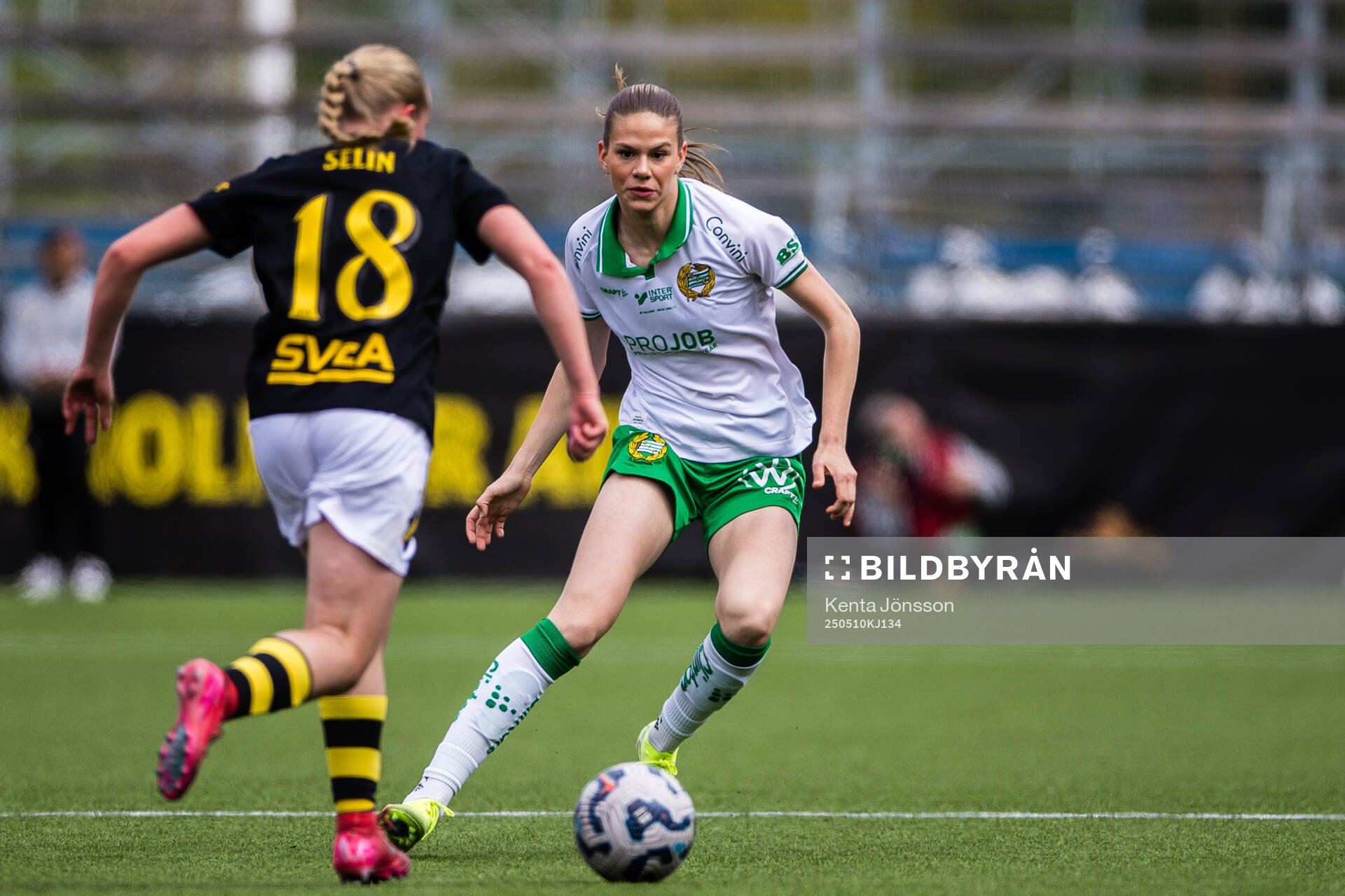 Hammarbys Bella Andersson och AIKs Nova Selin