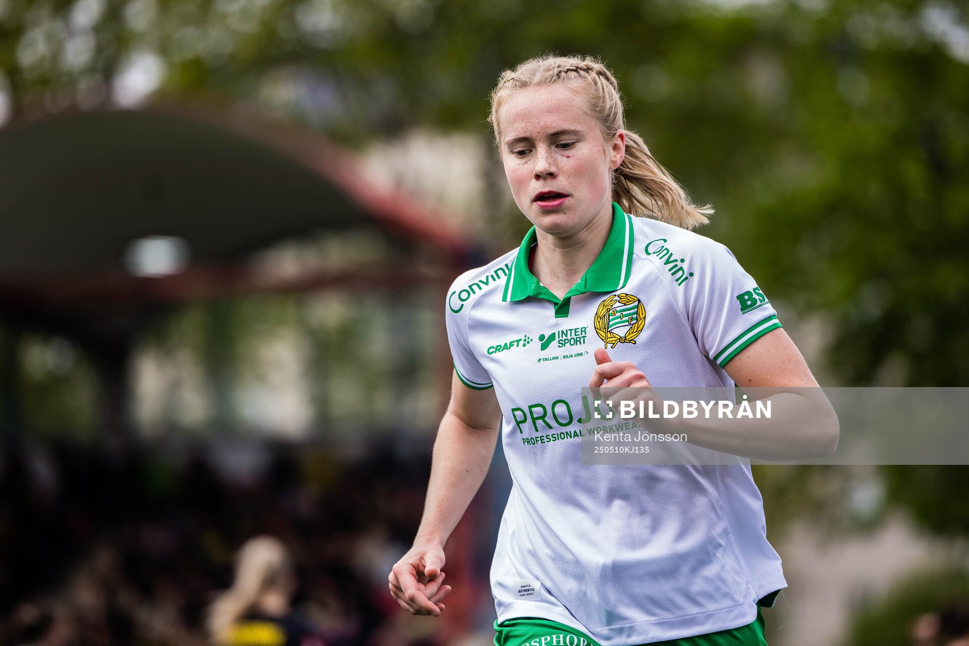Hammarbys Julie Blakstad under fotbollsmatchen i Damallsvenskan mellan AIK och Hammarby den 10 maj 2025 i Stockholm. 