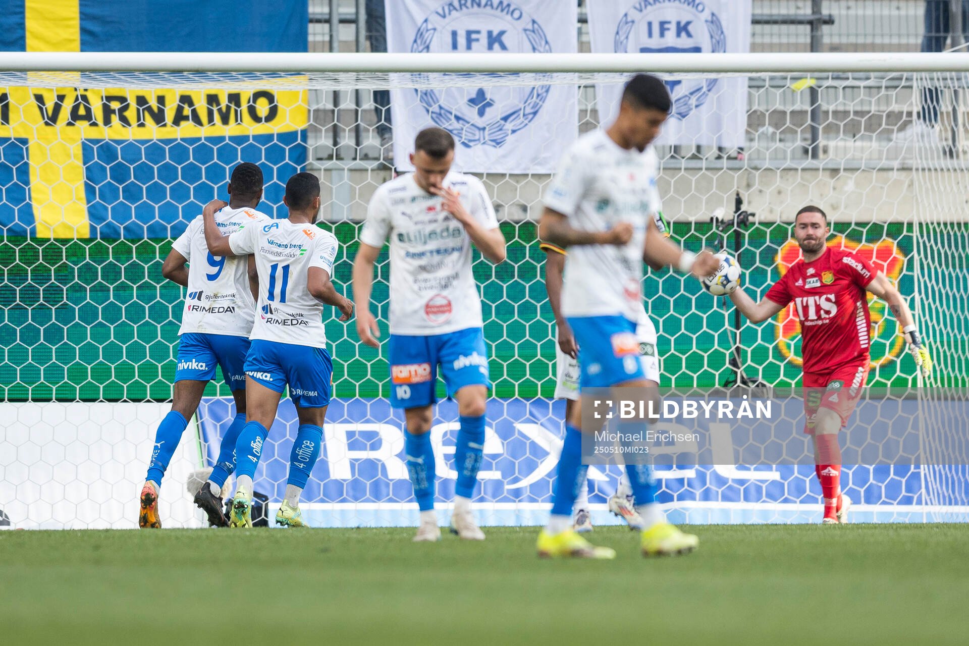 Värnamos Johnbosco Samuel Kalu jublar