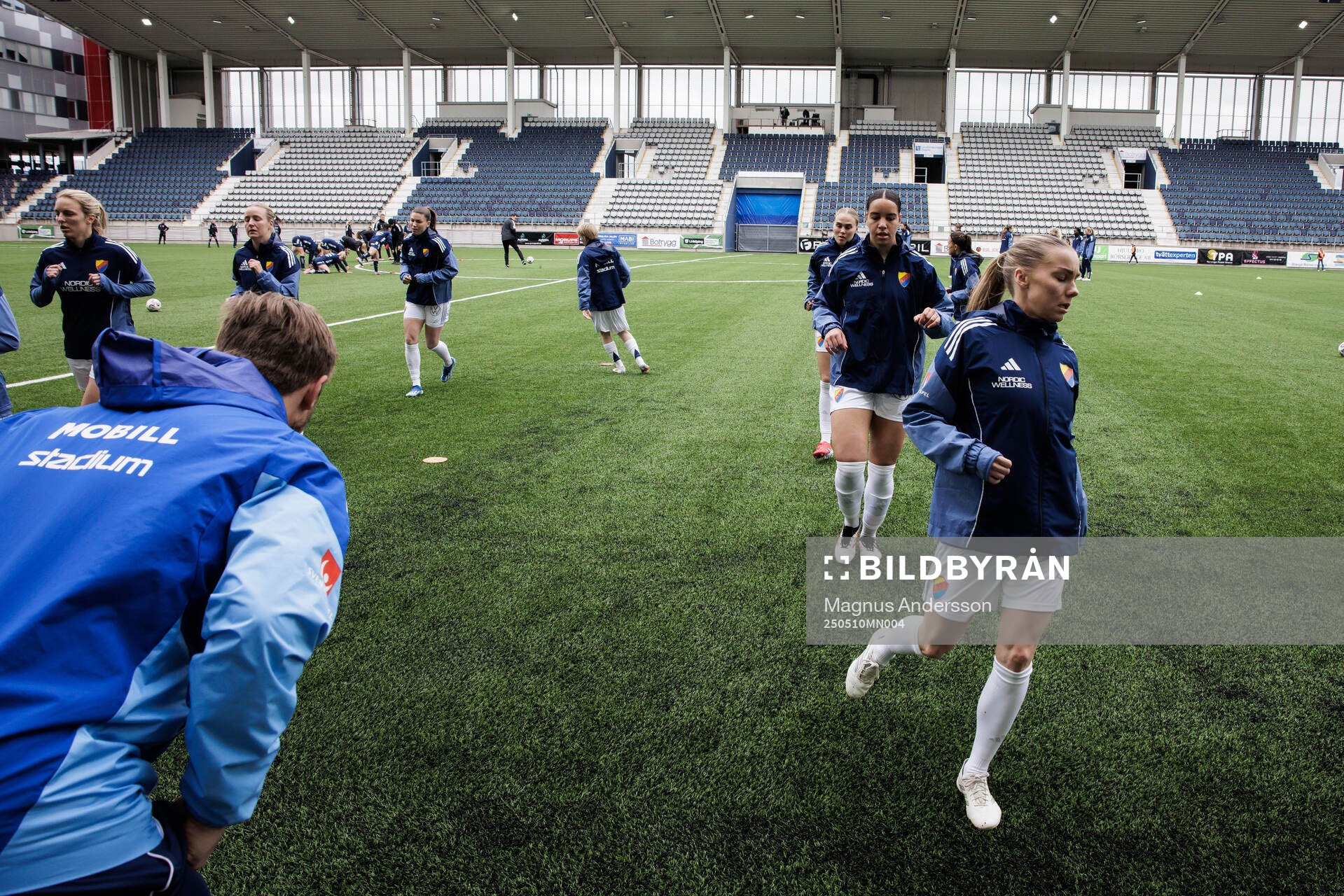 Djurgårdens spelare inför fotbollsmatchen i Damallsvenskan mellan Linköping och Djurgården den 10 maj 2025 i Linköping. 