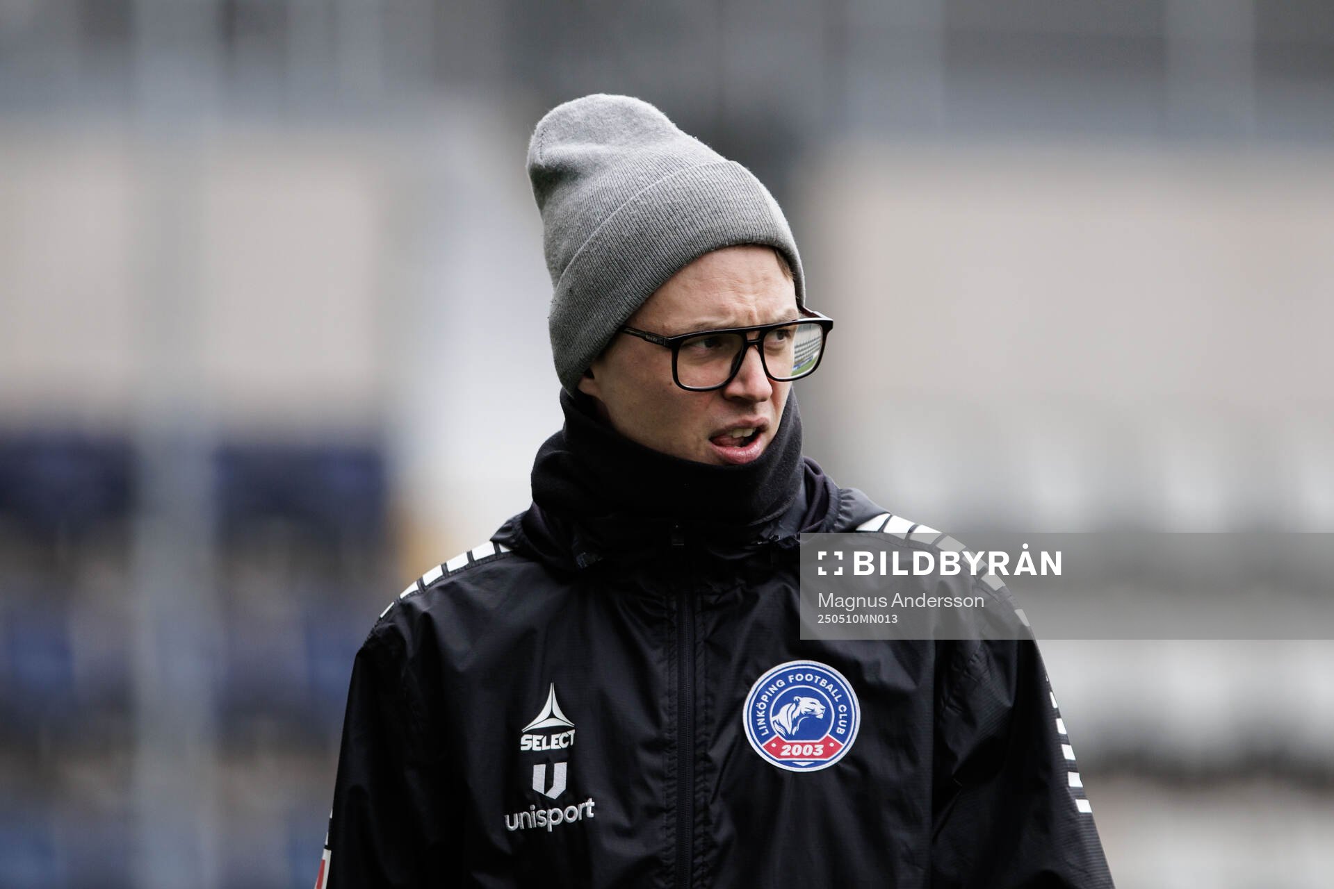 Linköpings tränare Jonne Kunnas inför fotbollsmatchen i Damallsvenskan mellan Linköping och Djurgården den 10 maj 2025 i Linköping.