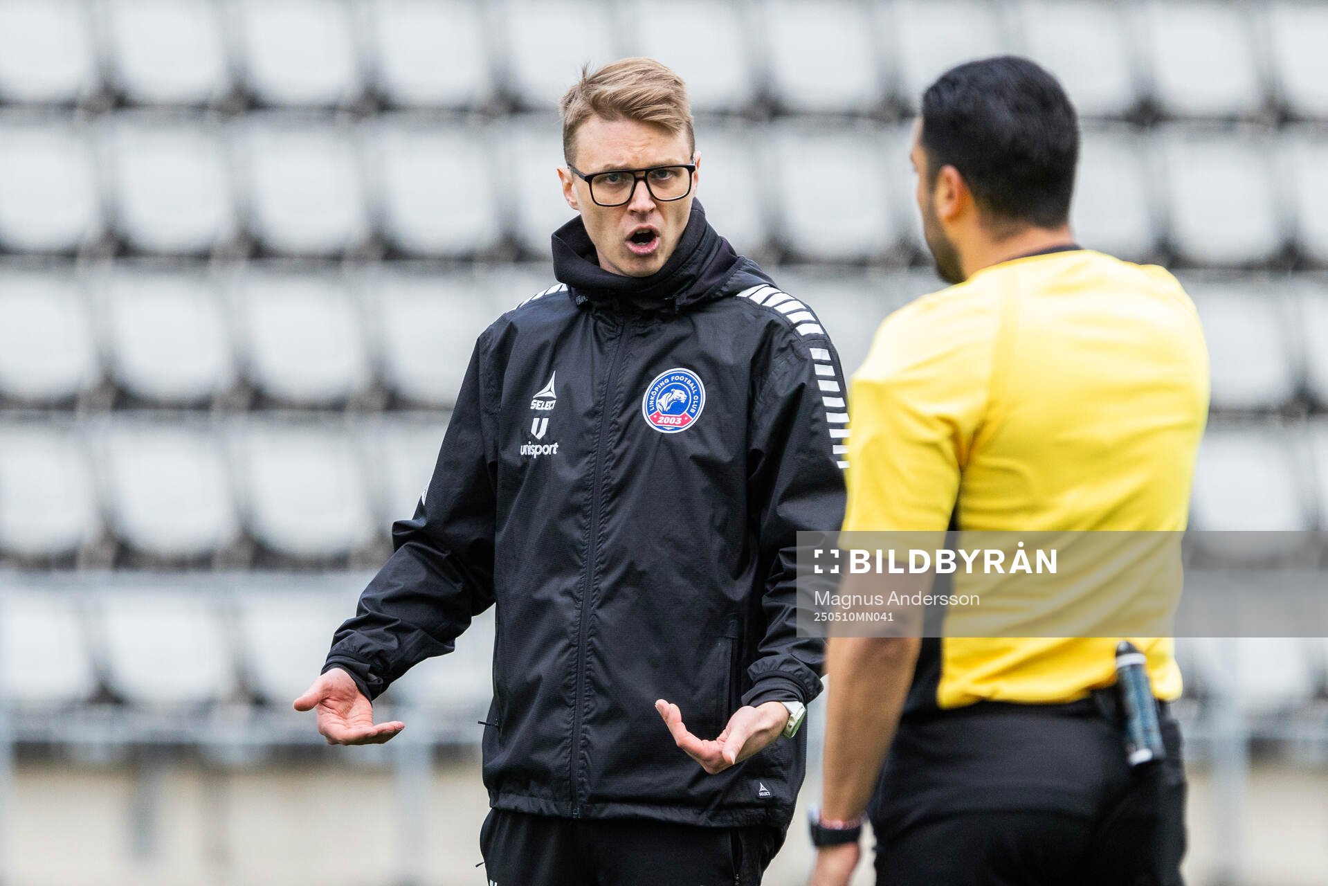 Linköpings tränare Jonne Kunnas efter fotbollsmatchen i Damallsvenskan mellan Linköping och Djurgården den 10 maj 2025 i Linköping.
