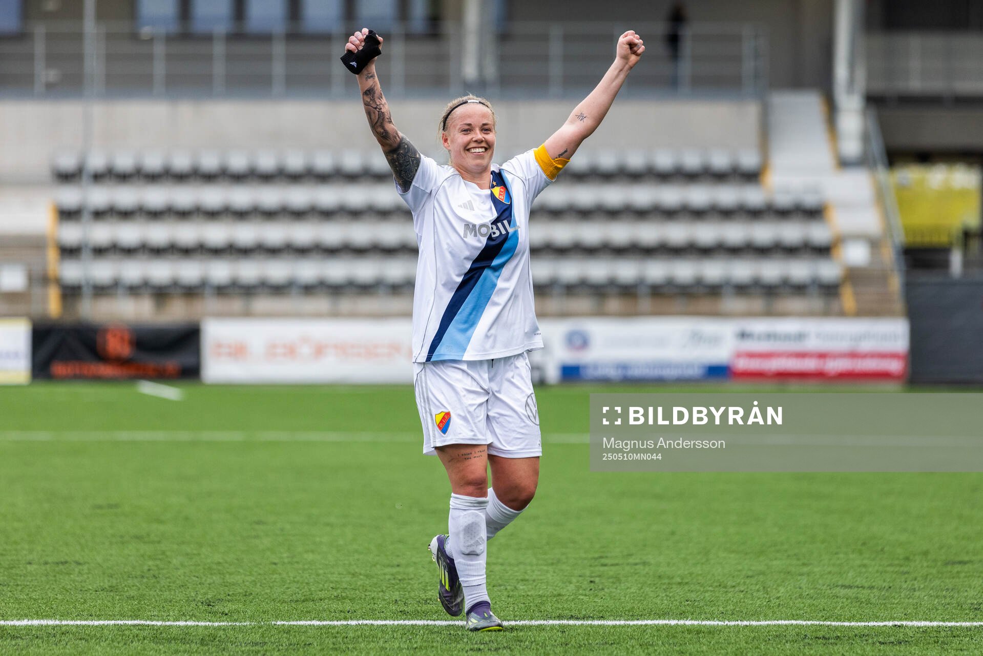 Djurgårdens Therese Åsland jublar