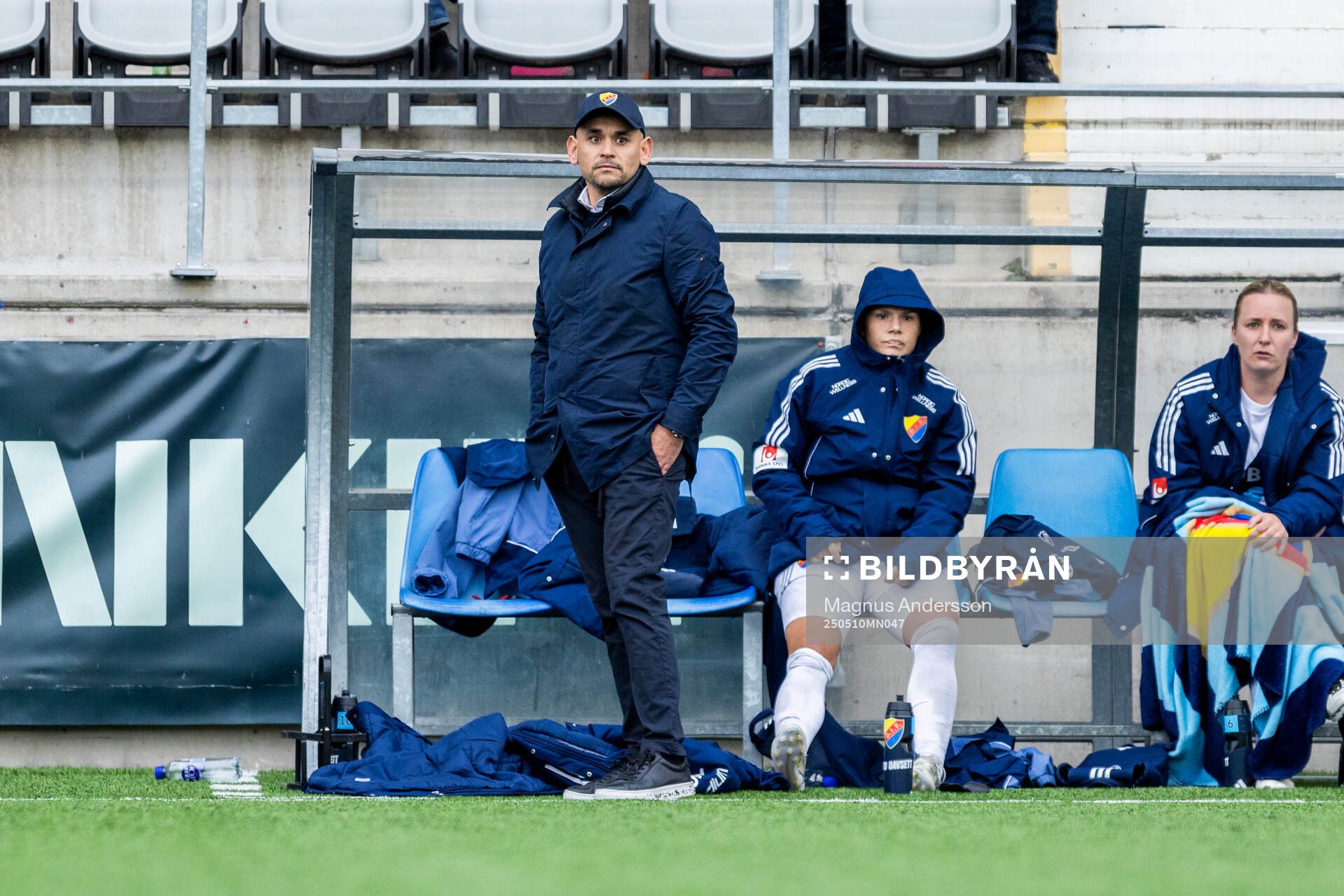 Djurgårdens tränare Marcelo Fernandez under fotbollsmatchen i Damallsvenskan mellan Linköping och Djurgården den 10 maj 2025 i Linköping.