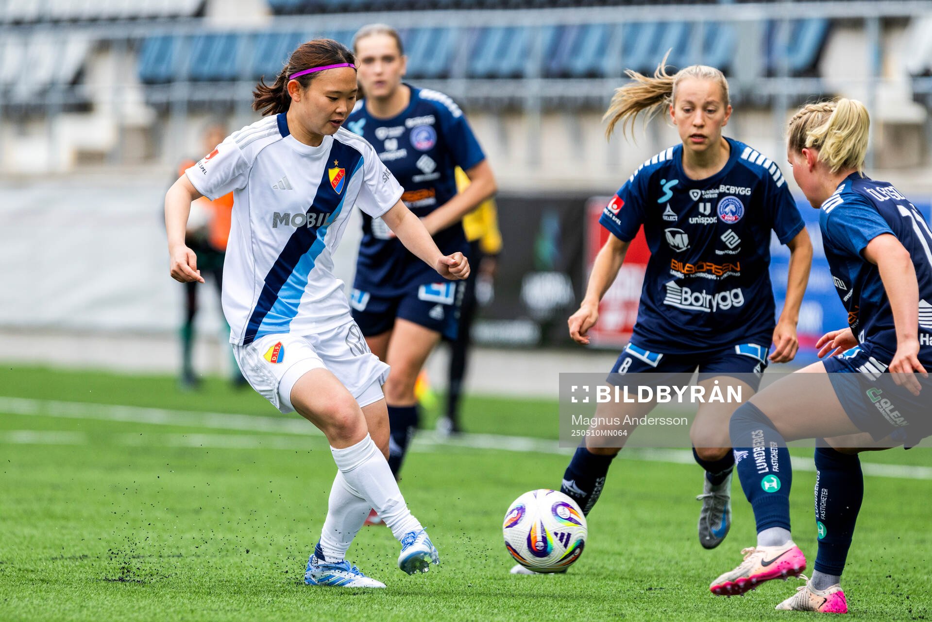 Djurgårdens Urara Watanabe och Linköpings Sara Eriksson