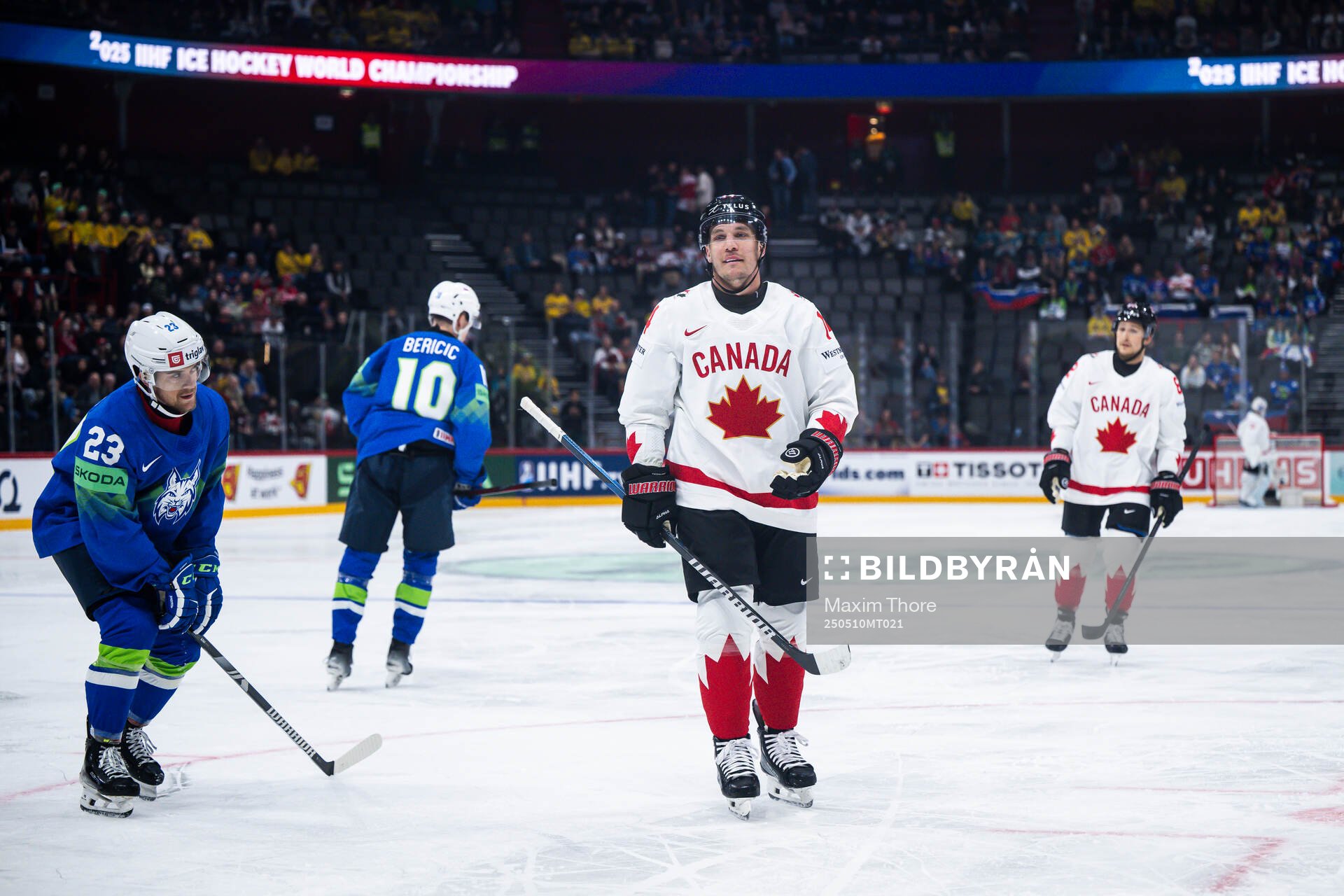 Bo Horvat of Canada celebrates the 0-1 goal