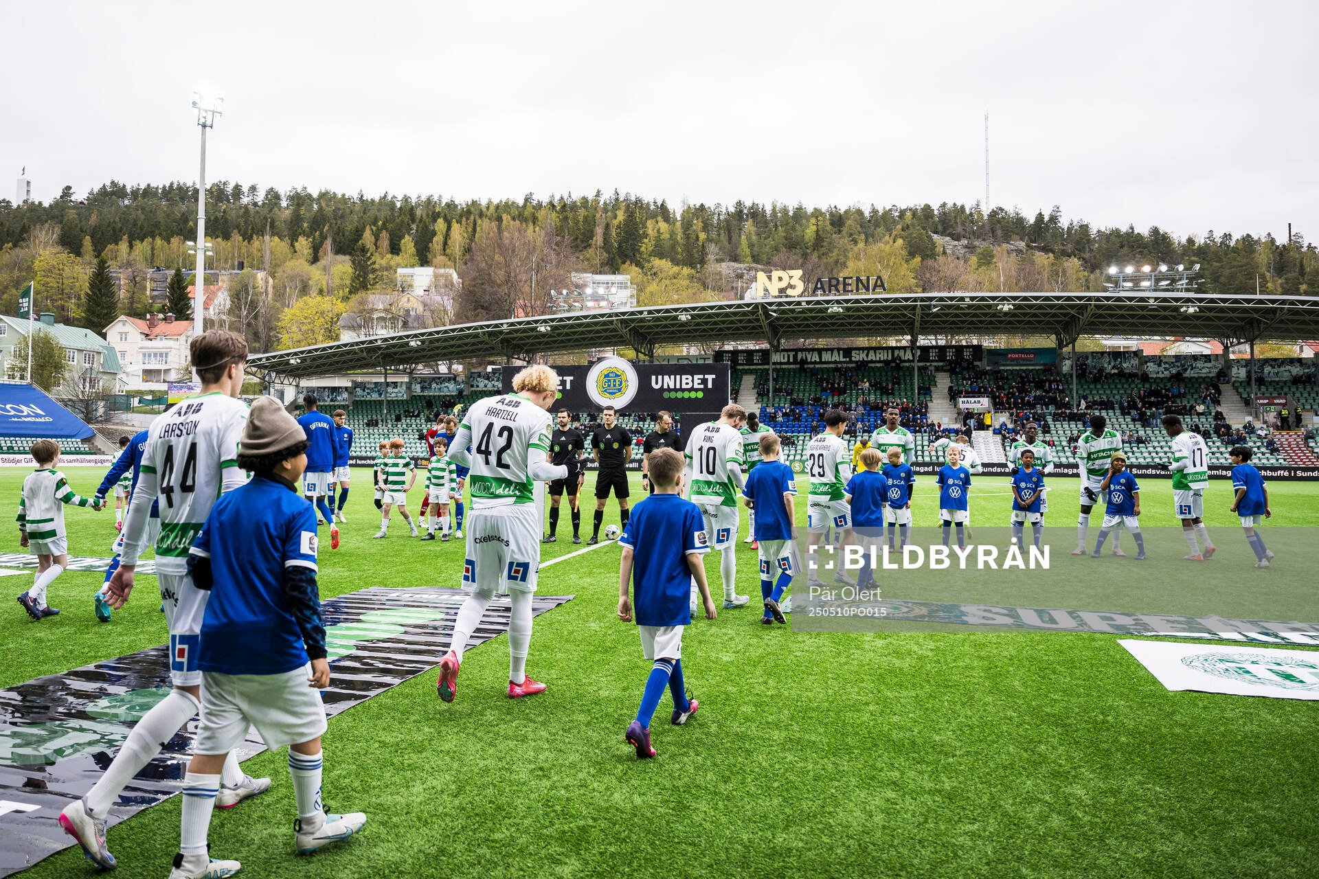 GIF Sundsvalls och Västerås spelare gör entré till