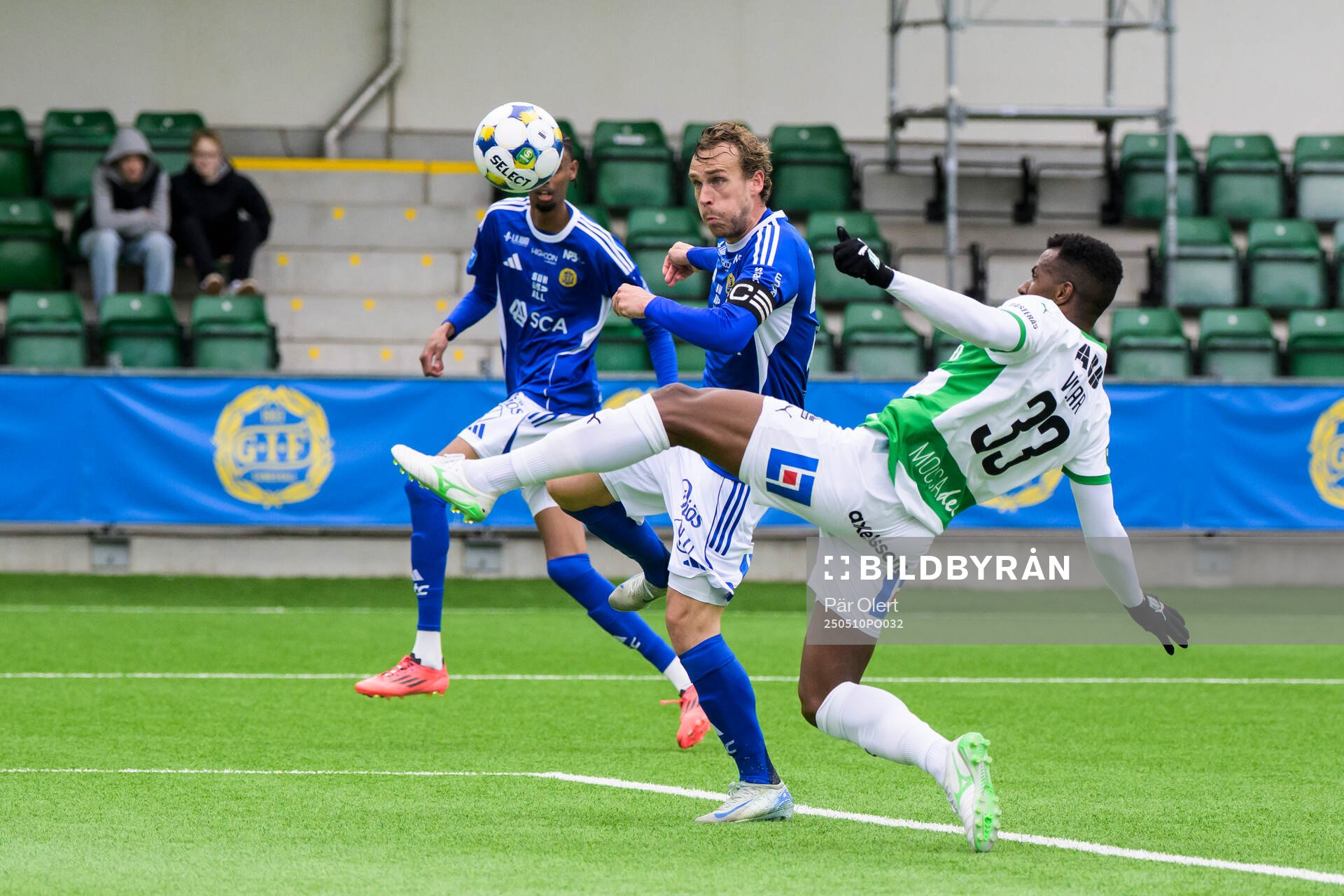 GIF Sundsvalls Pontus Engblom och Västerås Bernardo Vilar