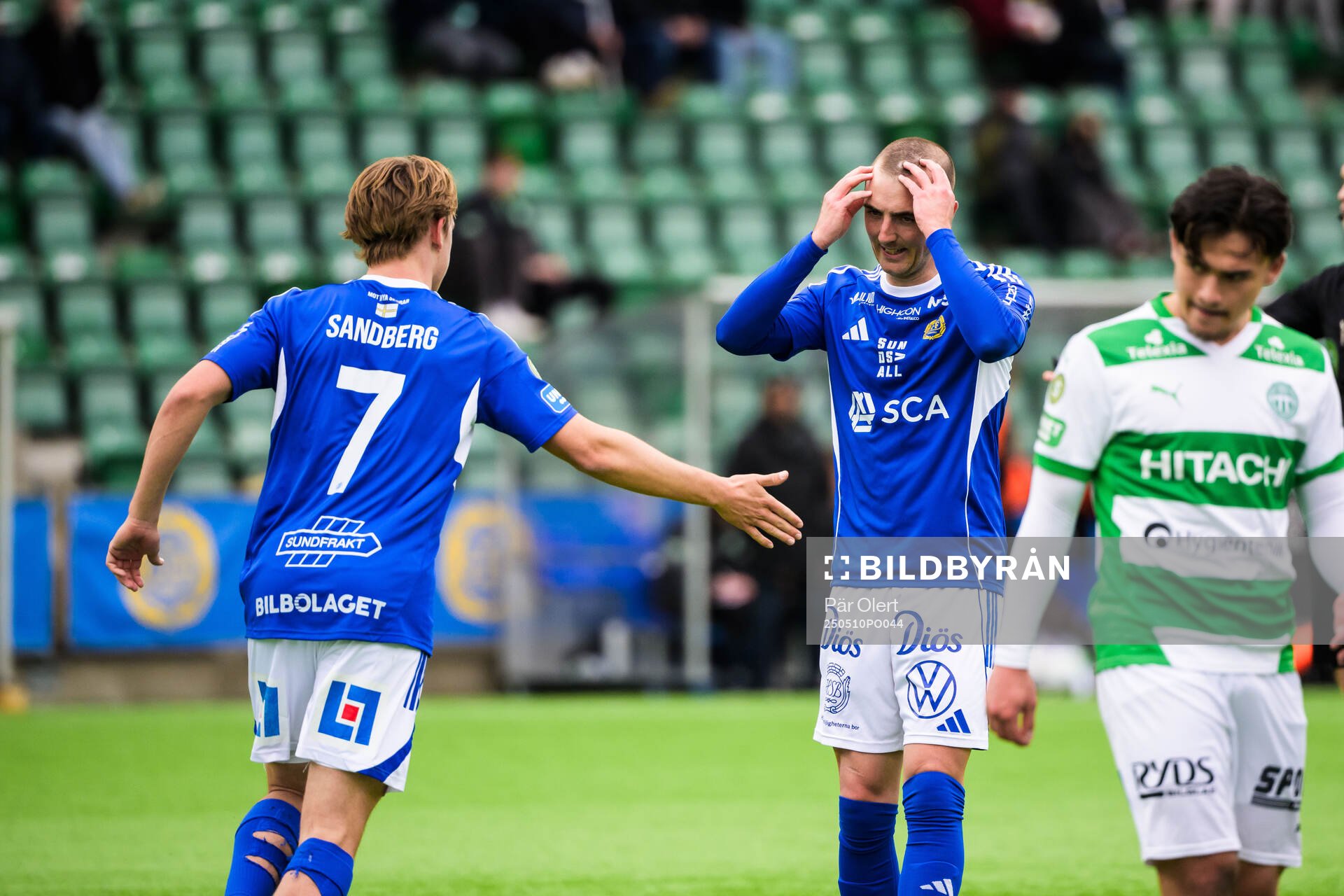 GIF Sundsvalls Dennis Olsson och Ture Sandberg under fotbollsmatchen i Superettan mellan GIF Sundsvall och Västerås den 10 maj 2025 i Sundsvall.