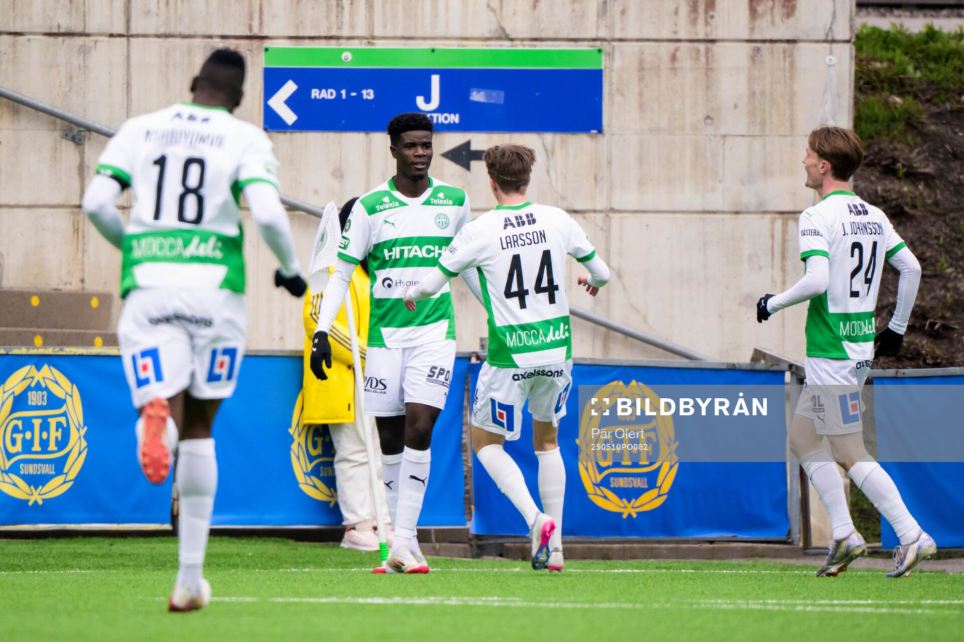 Västerås Aaron Le Forestier Banind Bibout jublar efter 1-2 under fotbollsmatchen i Superettan mellan GIF Sundsvall och Västerås den 10 maj 2025 i Sundsvall.