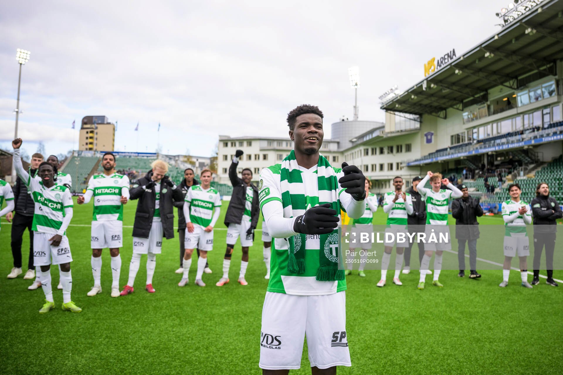 Västerås Aaron Le Forestier Banind Bibout jublar efter fotbollsmatchen i Superettan mellan GIF Sundsvall och Västerås den 10 maj 2025 i Sundsvall.