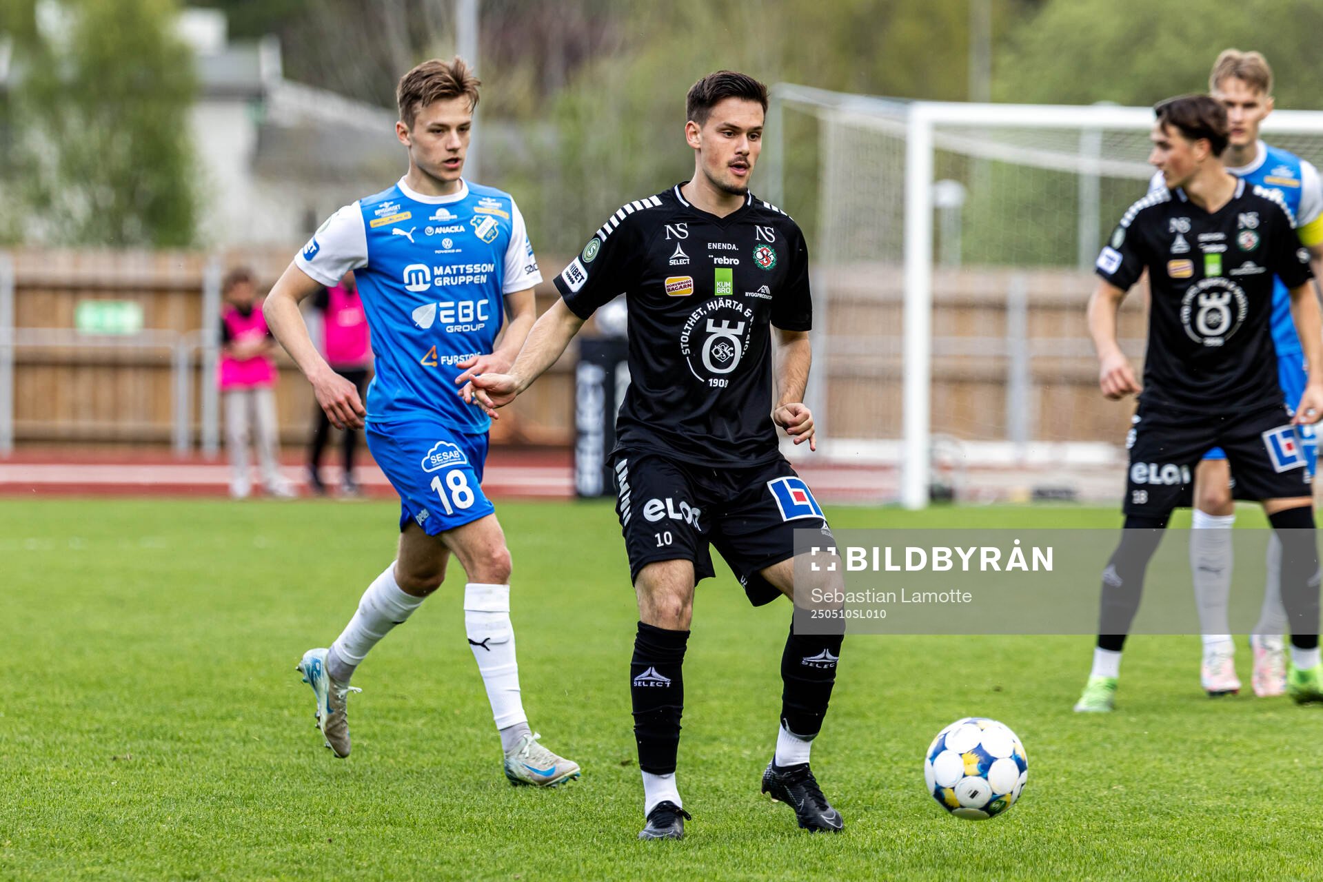 Örebros Sebastian Tipura under fotbollsmatchen i Superettan mellan Oddevold och Örebro den 10 maj 2025 i Uddevalla. 