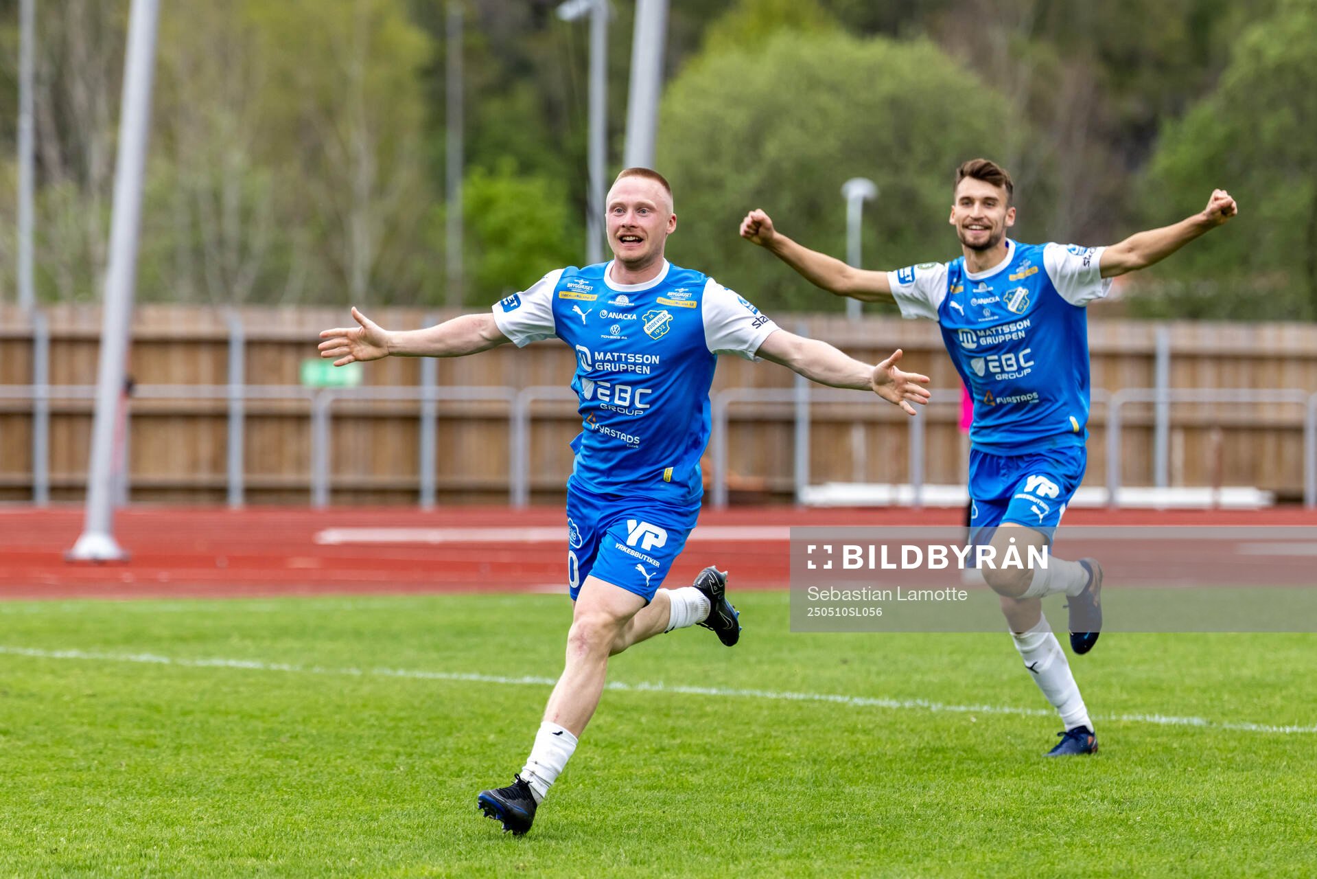 Oddevolds Adam Engelbrektsson har gjort 2-1 och jublar under fotbollsmatchen i Superettan mellan Oddevold och Örebro den 10 maj 2025 i Uddevalla.