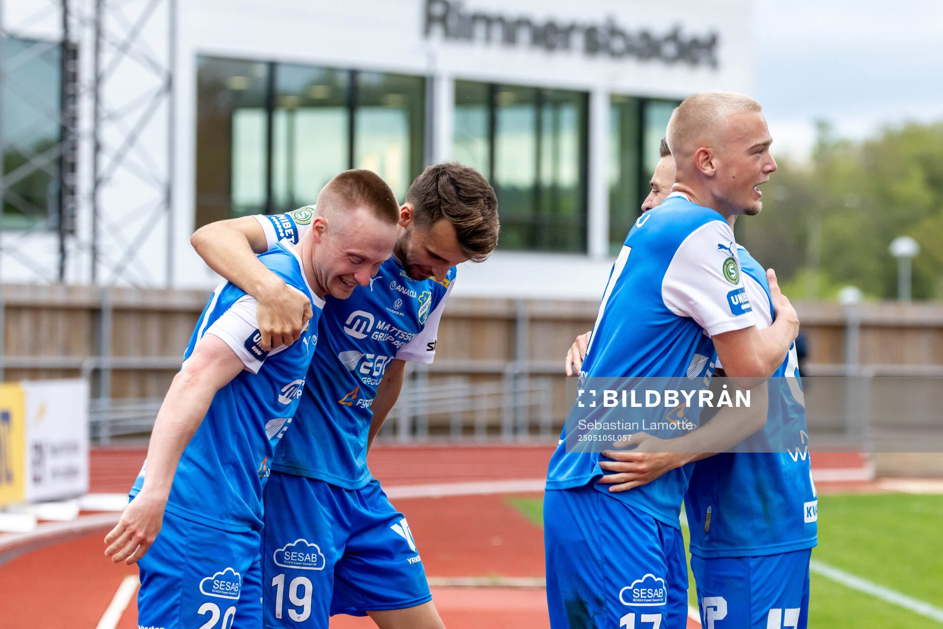 Oddevolds Adam Engelbrektsson har gjort 2-1 och jublar under fotbollsmatchen i Superettan mellan Oddevold och Örebro den 10 maj 2025 i Uddevalla.