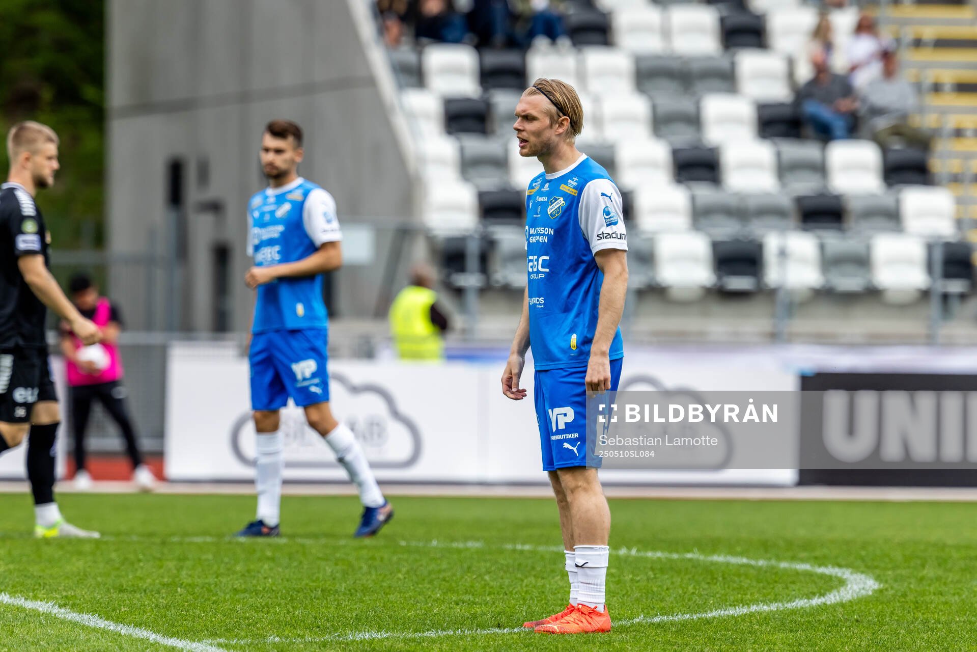 Oddevolds Linus Tornblad under fotbollsmatchen i Superettan mellan Oddevold och Örebro den 10 maj 2025 i Uddevalla. 