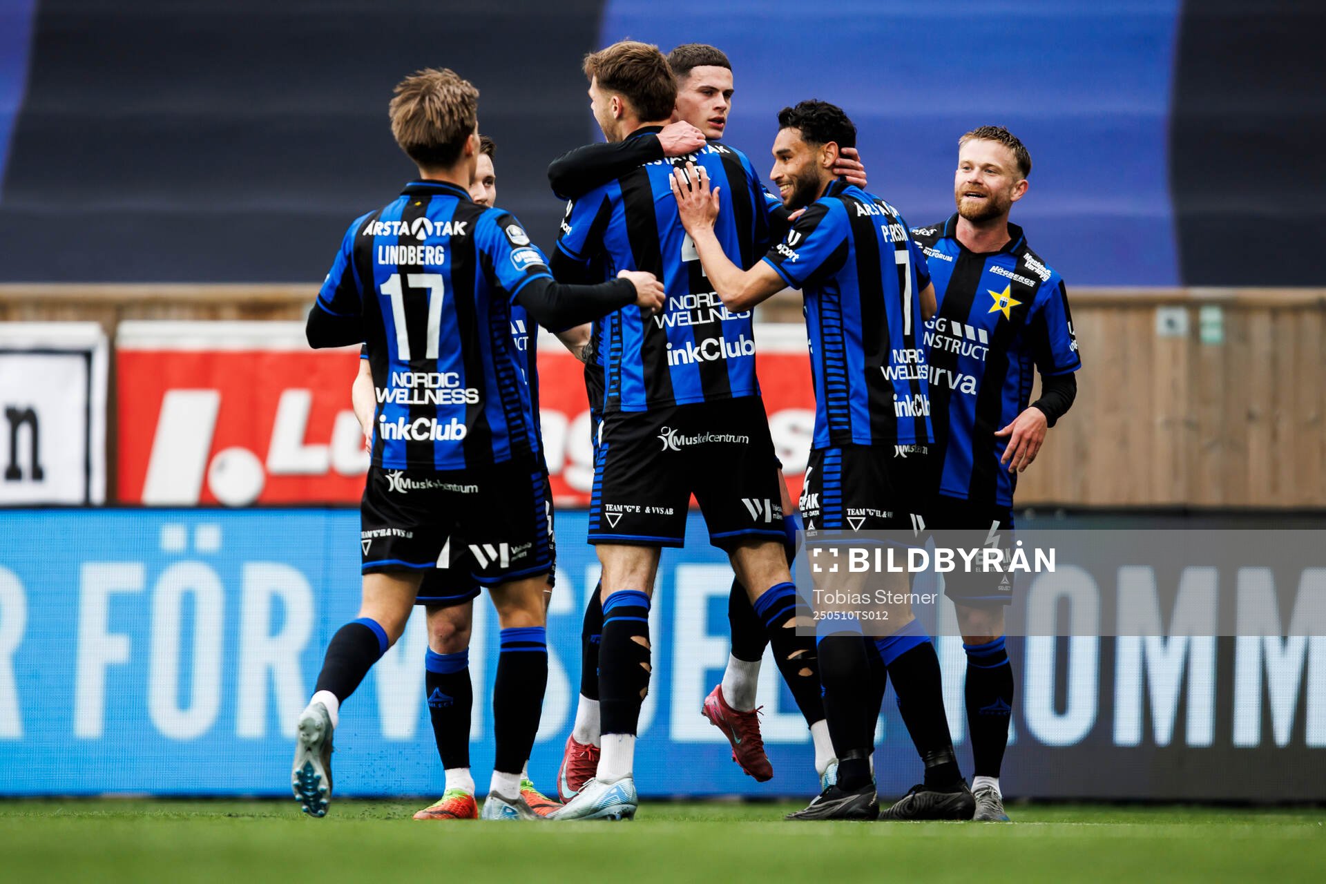 Sirius Robbie Ure jublar efter 1-0 under fotbollsmatchen i Allsvenskan mellan Sirius och Häcken den 10 maj 2025 i Uppsala. 