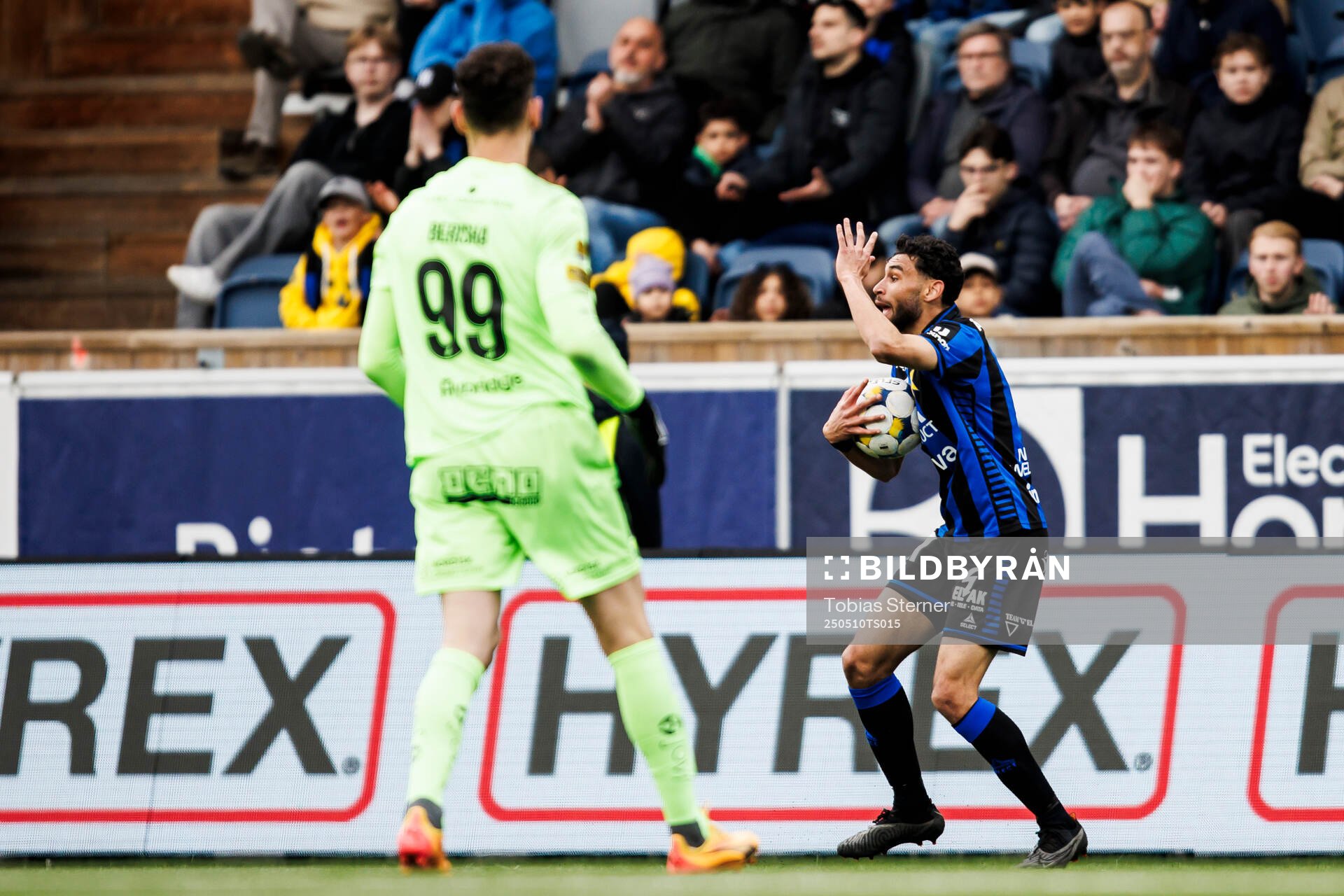 Sirius Joakim Persson reagerar mot ett domslut