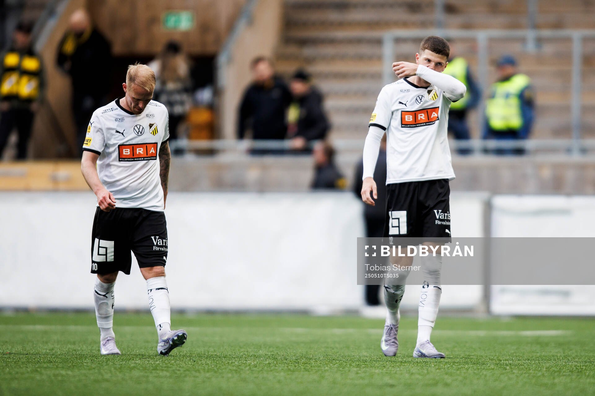 Häckens Mikkel Rygaard Jensen och Nikola Zecevic deppar