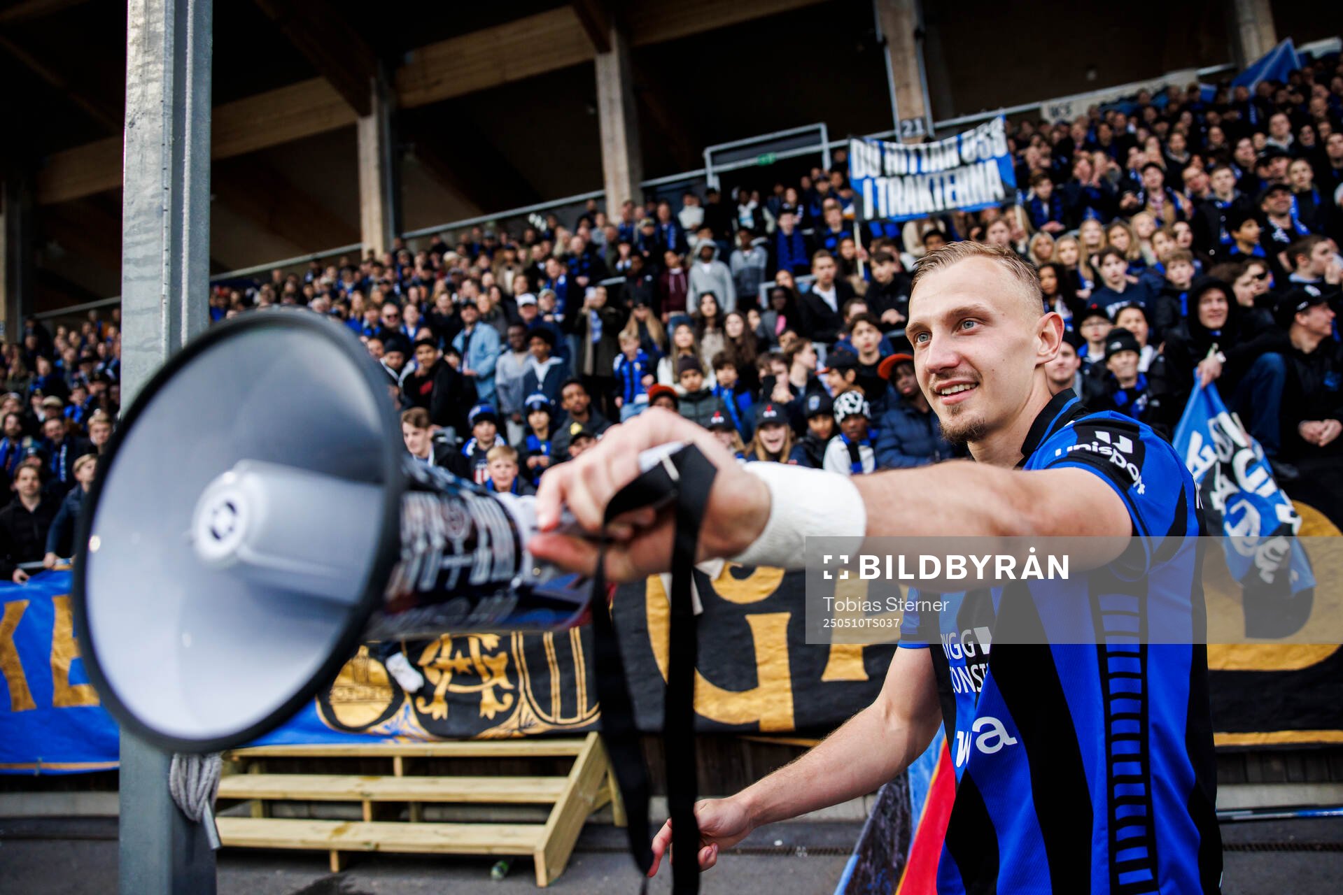 Sirius Jakob Voelkerling Persson jublar efter fotbollsmatchen i Allsvenskan mellan Sirius och Häcken den 10 maj 2025 i Uppsala. 