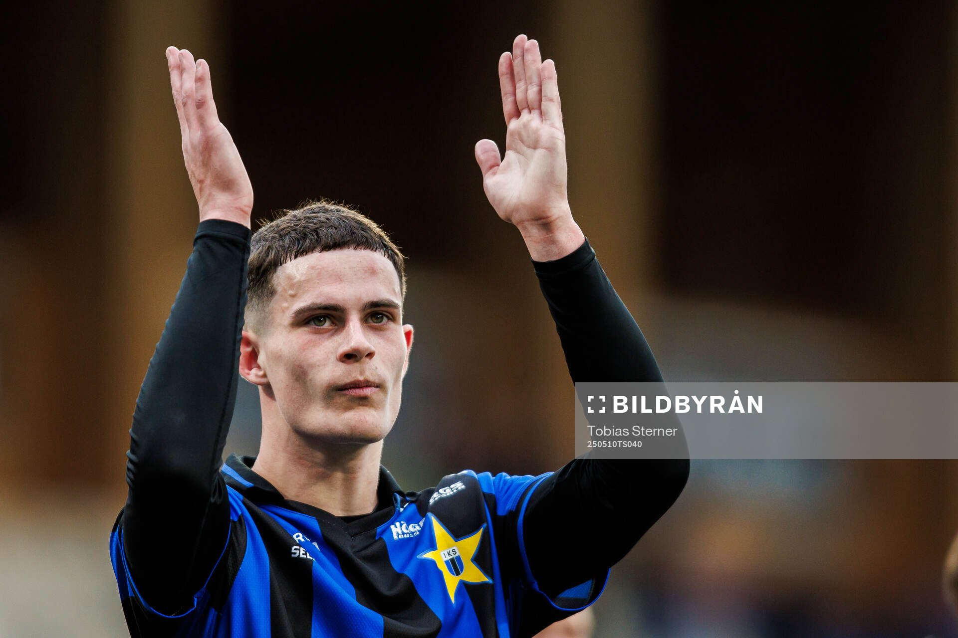 Sirius Robbie Ure jublar efter fotbollsmatchen i Allsvenskan mellan Sirius och Häcken den 10 maj 2025 i Uppsala. 