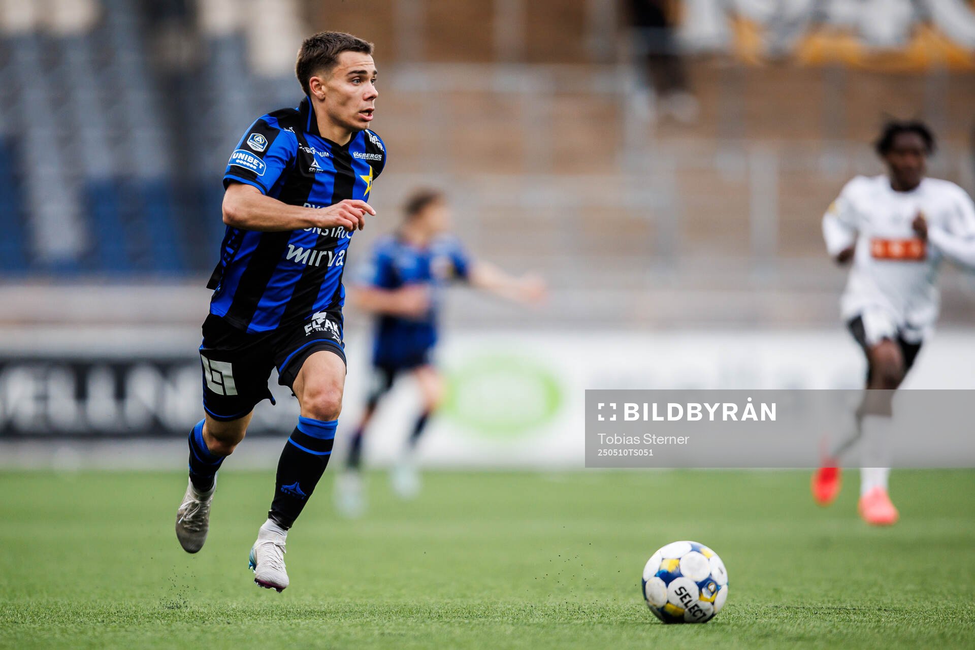Sirius Leo Walta under fotbollsmatchen i Allsvenskan mellan Sirius och Häcken den 10 maj 2025 i Uppsala. 